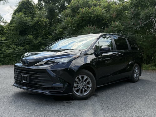 2022 Toyota Sienna LE 8 Passenger