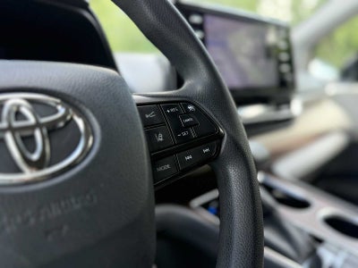2022 Toyota Sienna LE