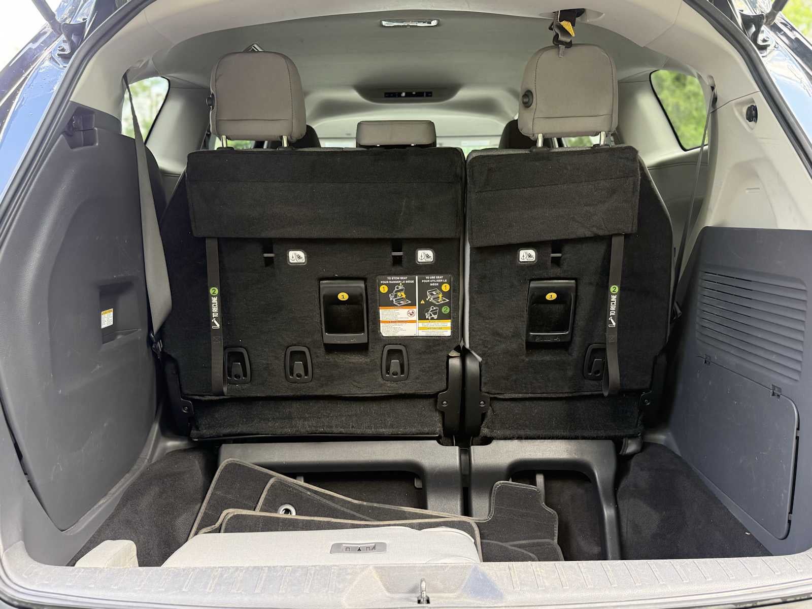 2022 Toyota Sienna LE