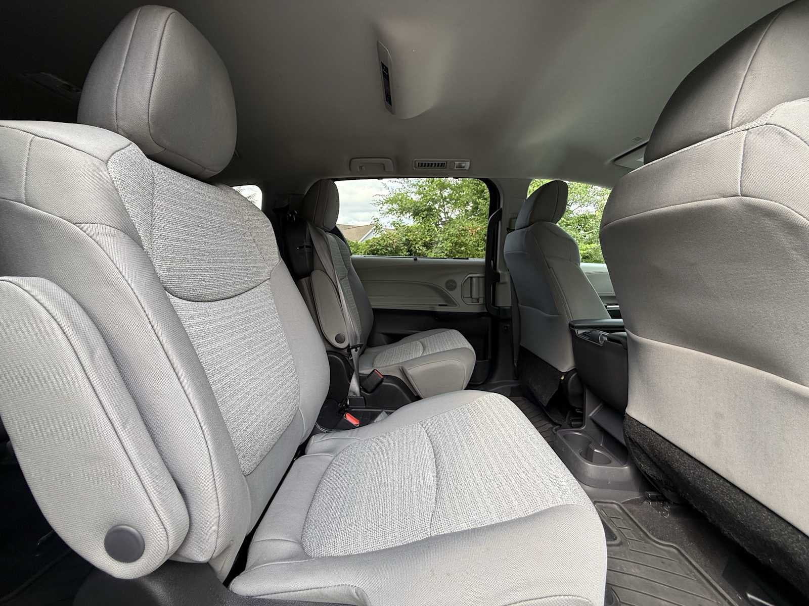 2022 Toyota Sienna LE