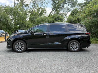 2022 Toyota Sienna LE