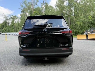2022 Toyota Sienna LE