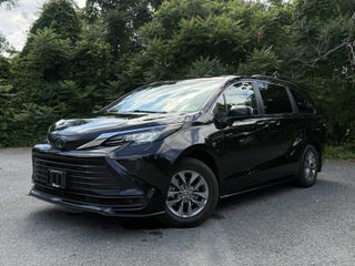 2022 Toyota Sienna LE