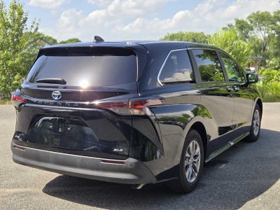 2025 Toyota Sienna XLE