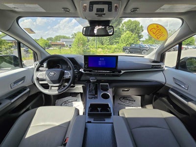 2025 Toyota Sienna XLE