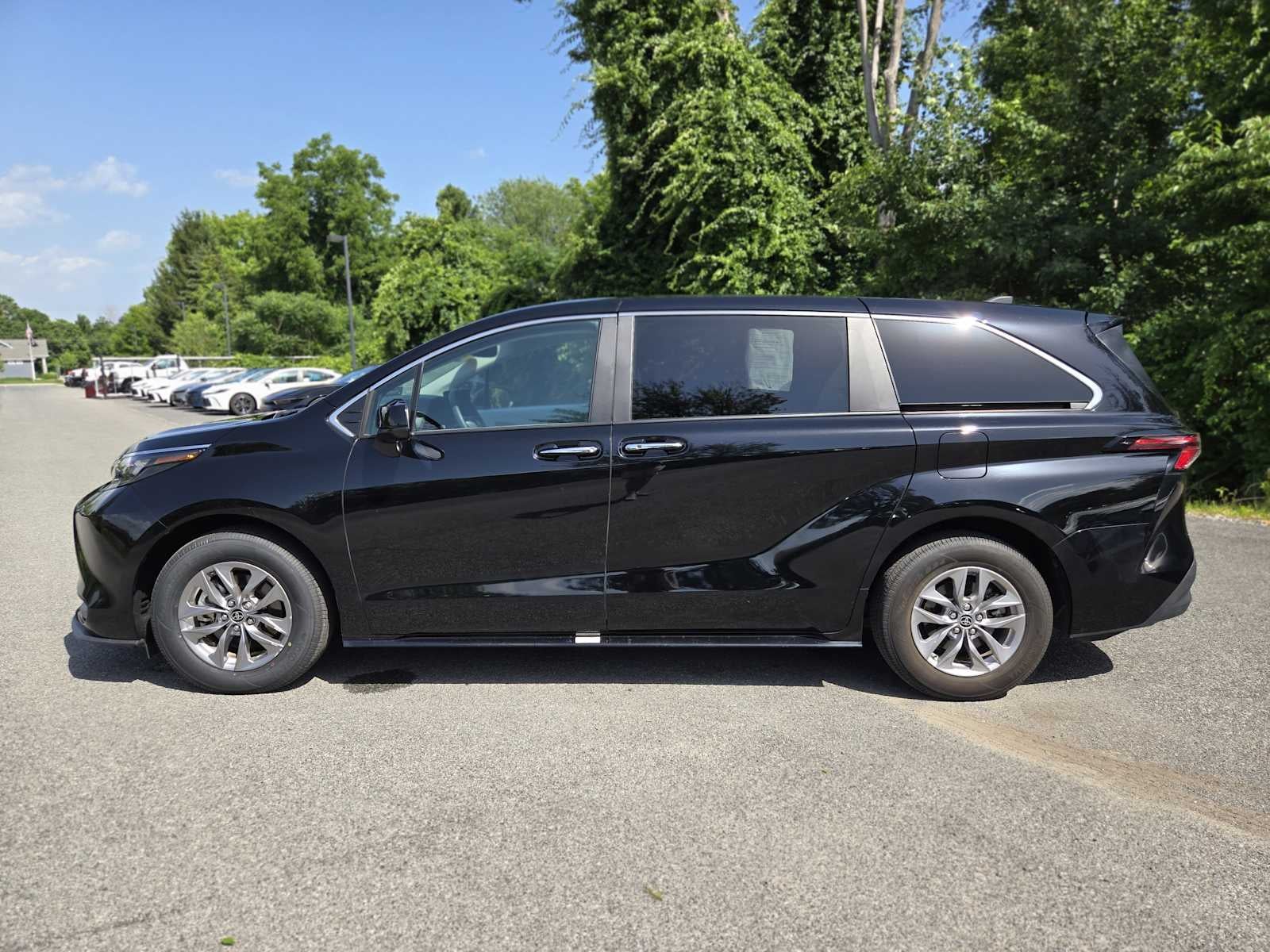 2025 Toyota Sienna XLE