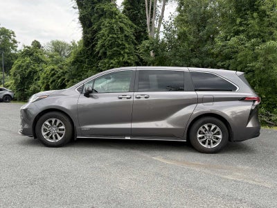 2021 Toyota Sienna XLE