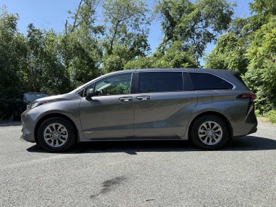 2021 Toyota Sienna XLE