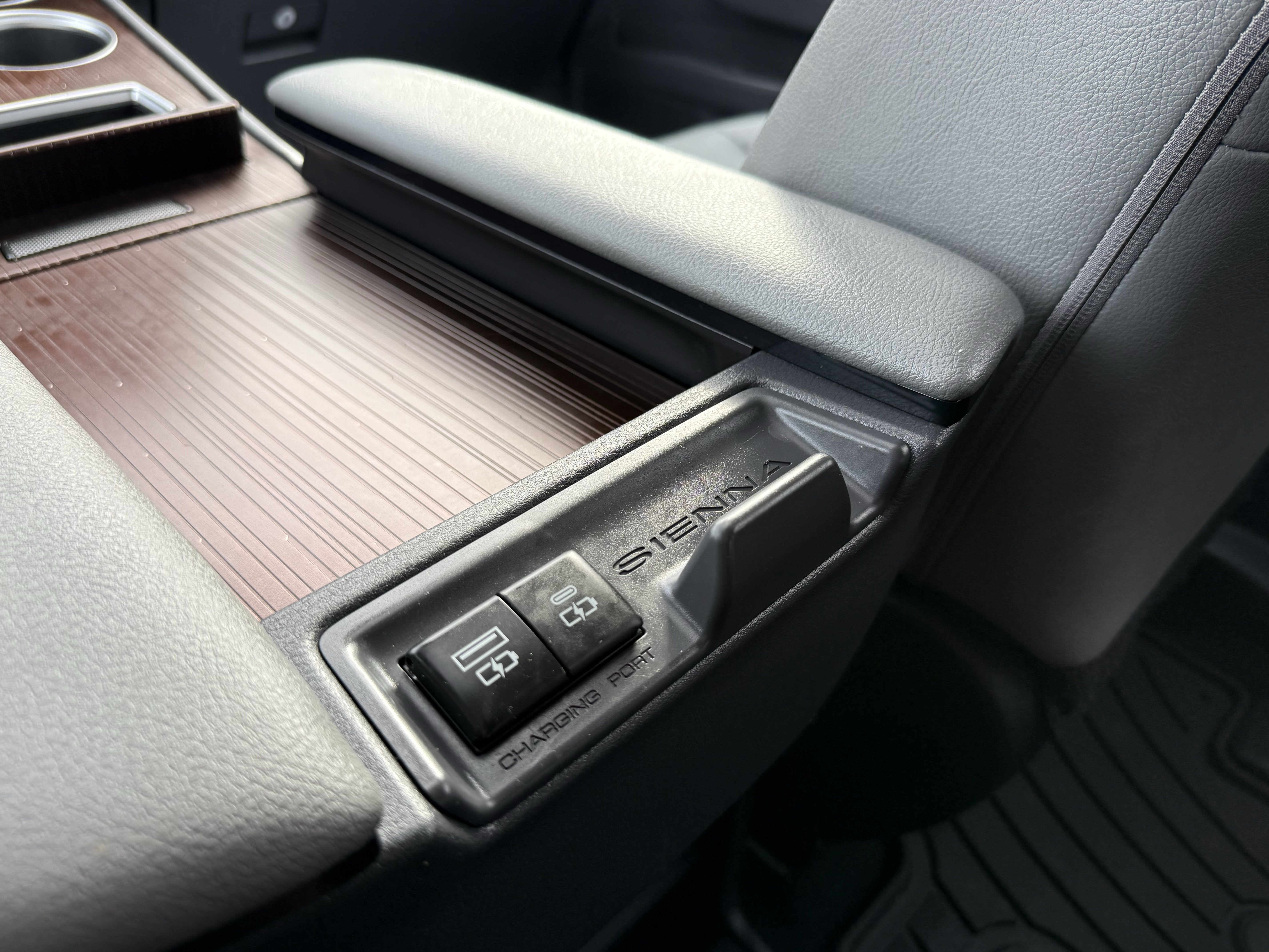 2023 Toyota Sienna XLE 7 Passenger