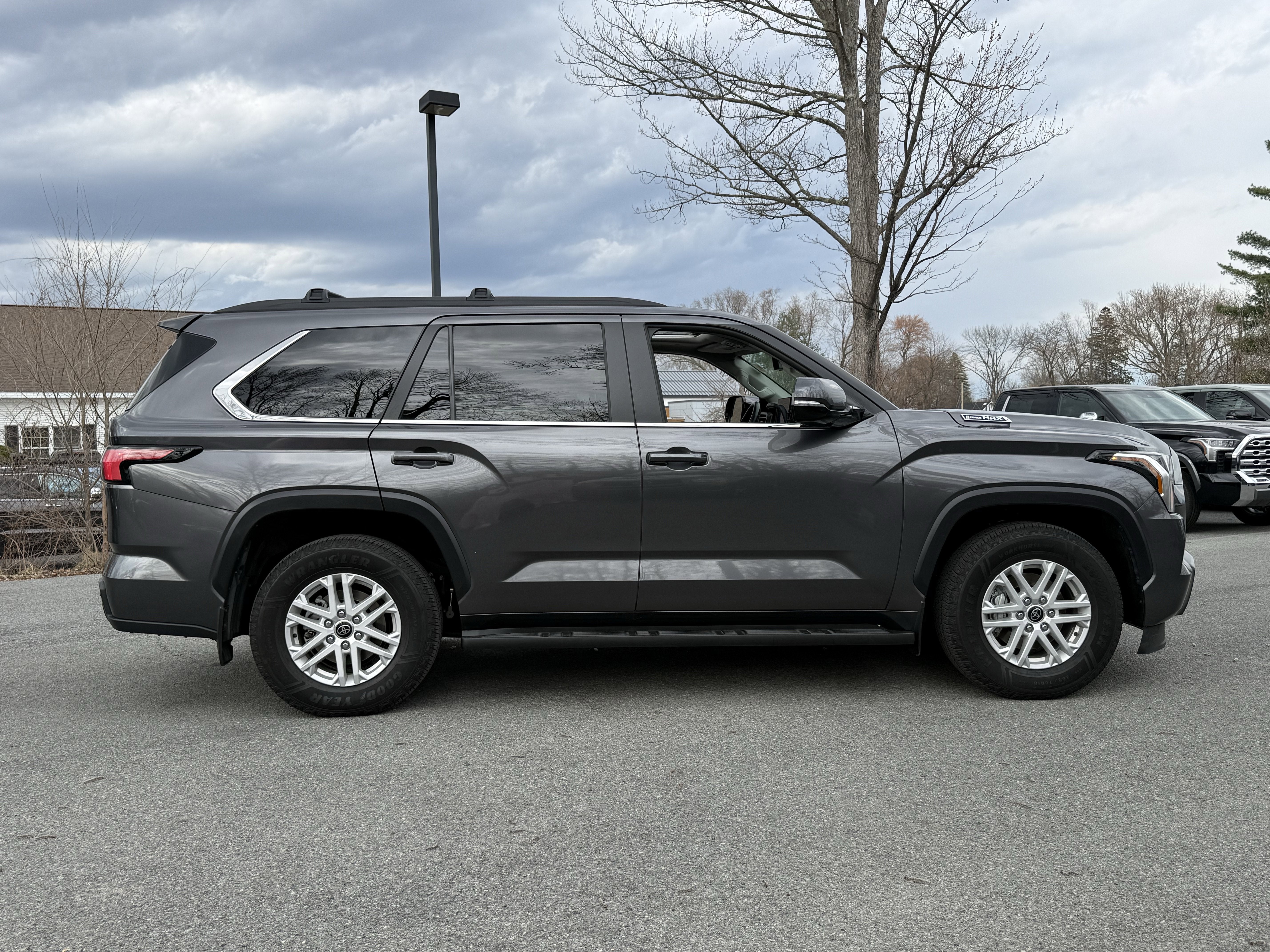 2024 Toyota Sequoia SR5