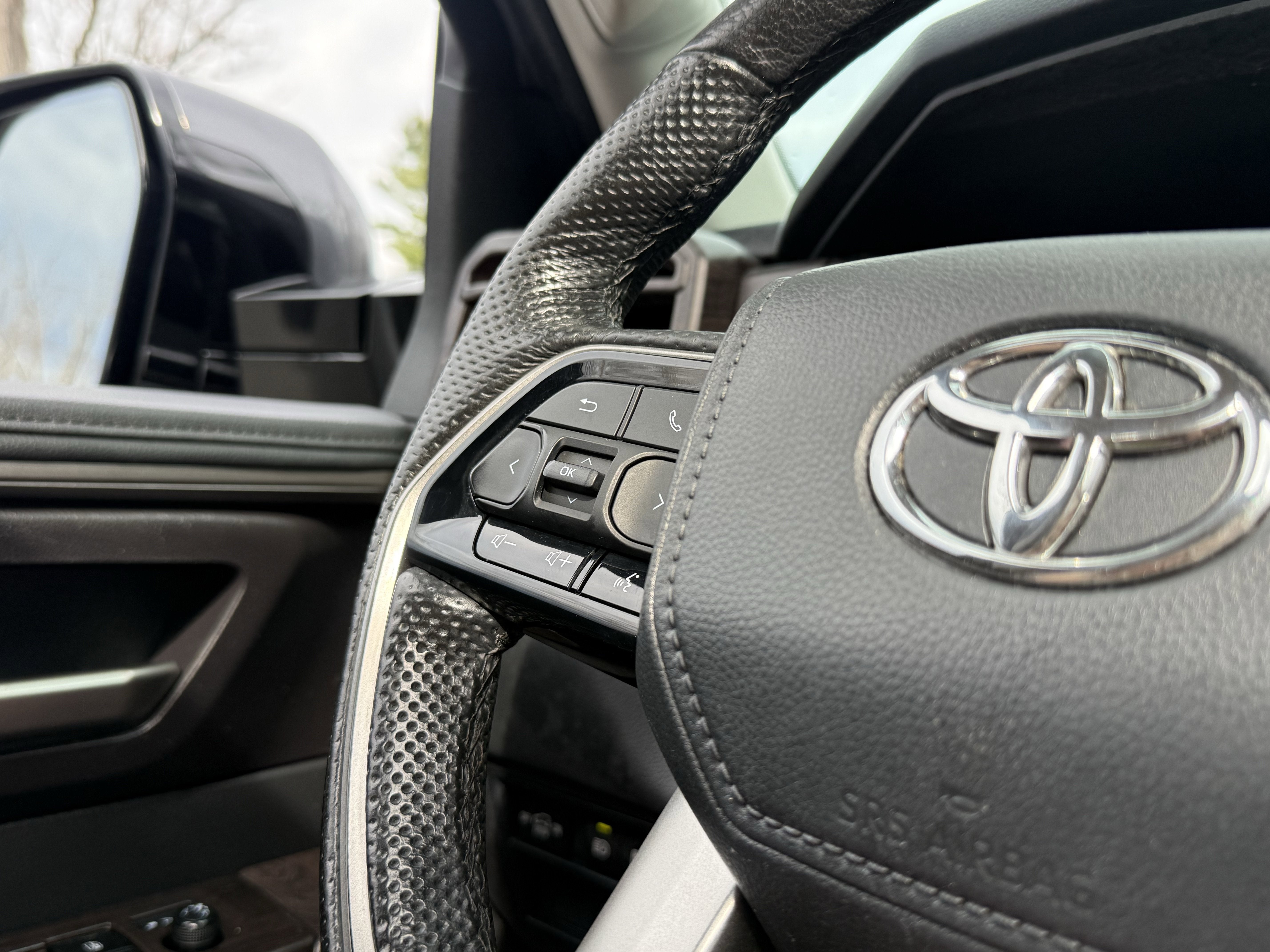 2024 Toyota Sequoia SR5