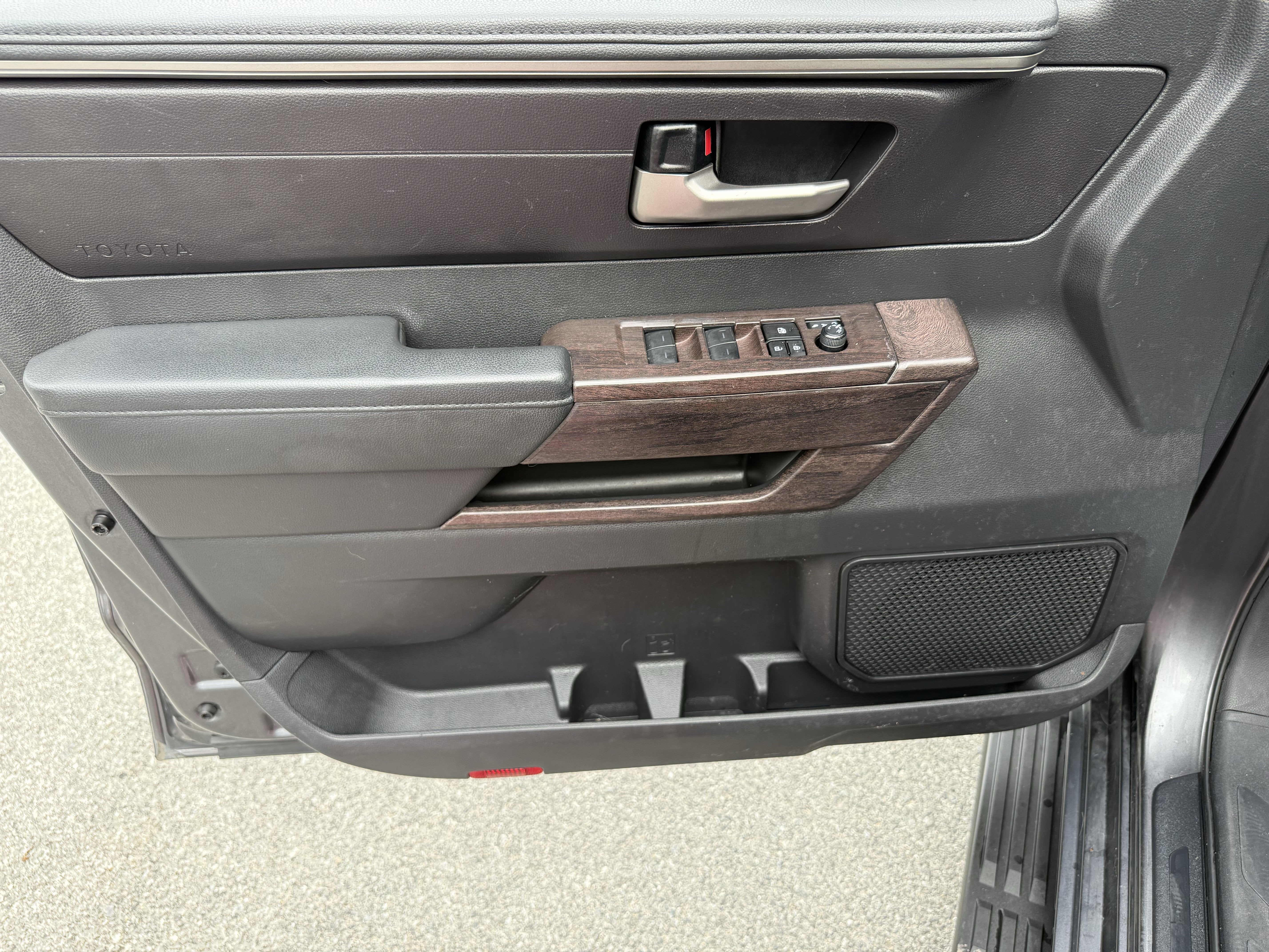 2024 Toyota Sequoia SR5