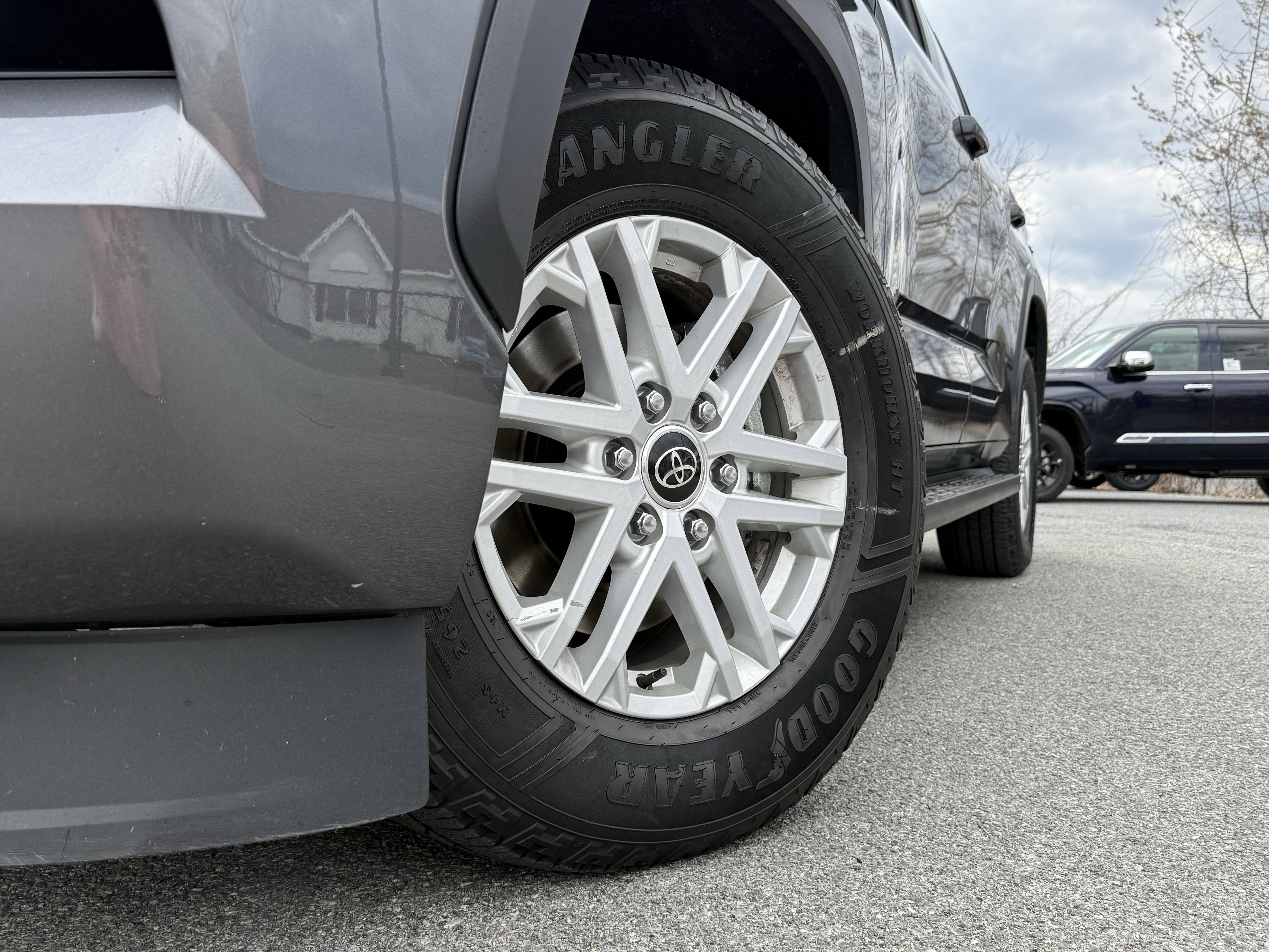 2024 Toyota Sequoia SR5