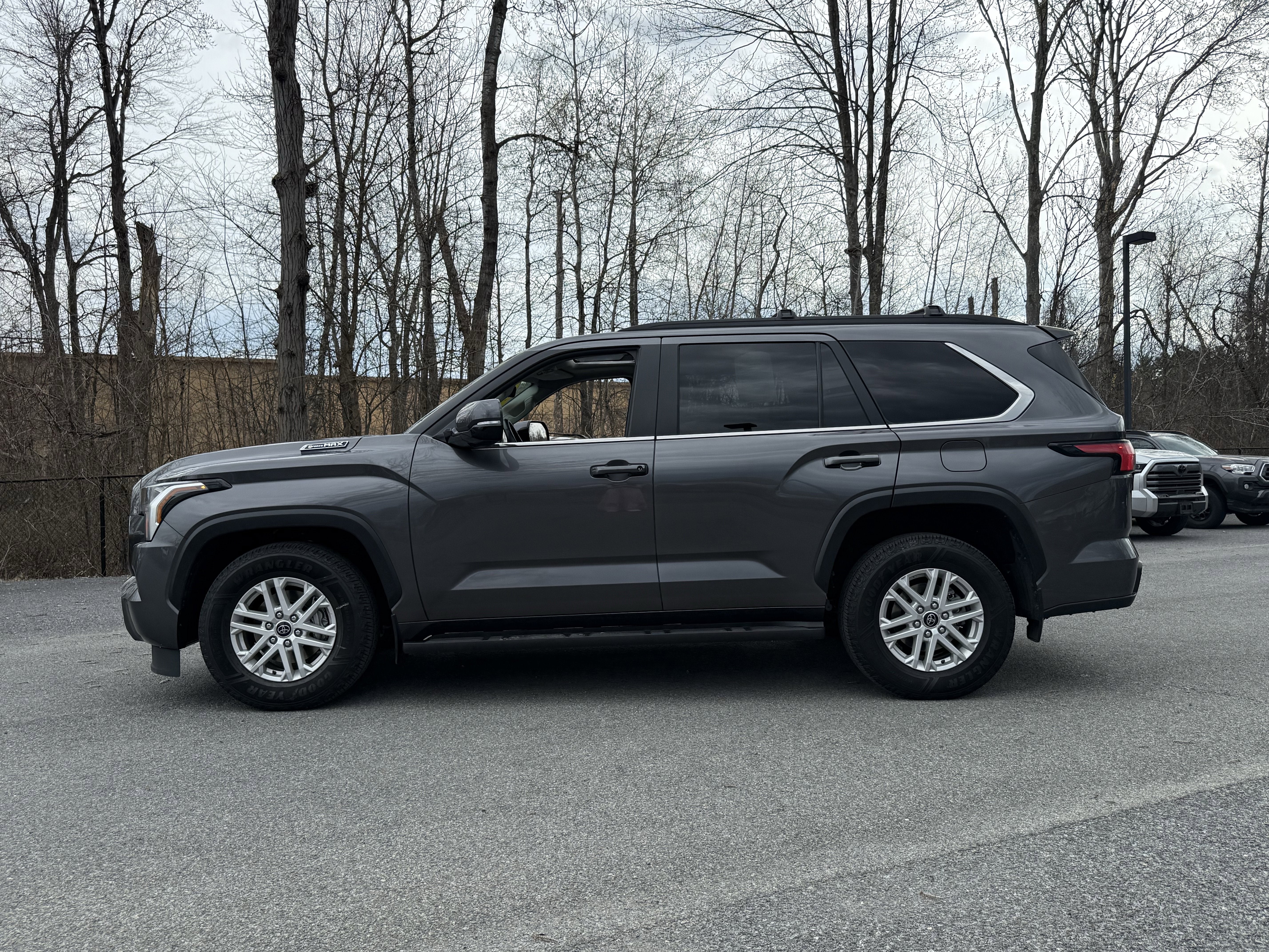 2024 Toyota Sequoia SR5