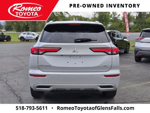 2023 Mitsubishi Outlander Base