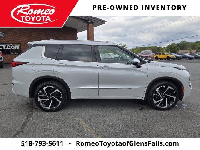 2023 Mitsubishi Outlander Base