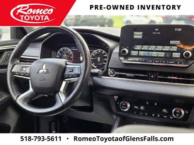 2023 Mitsubishi Outlander Base