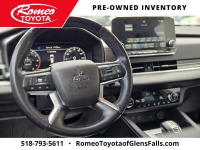 2023 Mitsubishi Outlander Base