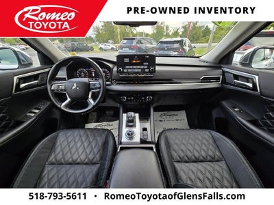 2023 Mitsubishi Outlander Base