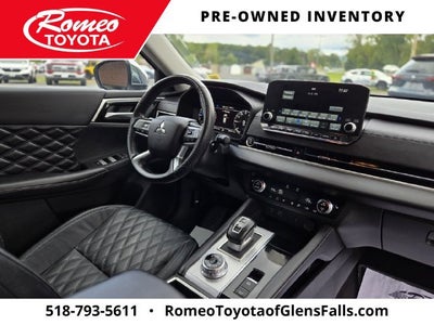 2023 Mitsubishi Outlander Base