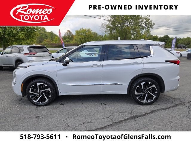 2023 Mitsubishi Outlander Base
