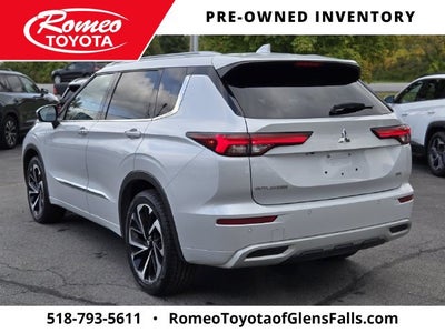 2023 Mitsubishi Outlander Base