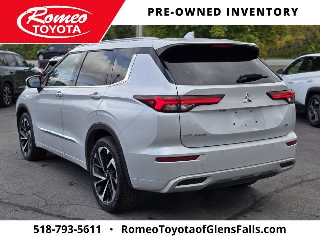 2023 Mitsubishi Outlander Base