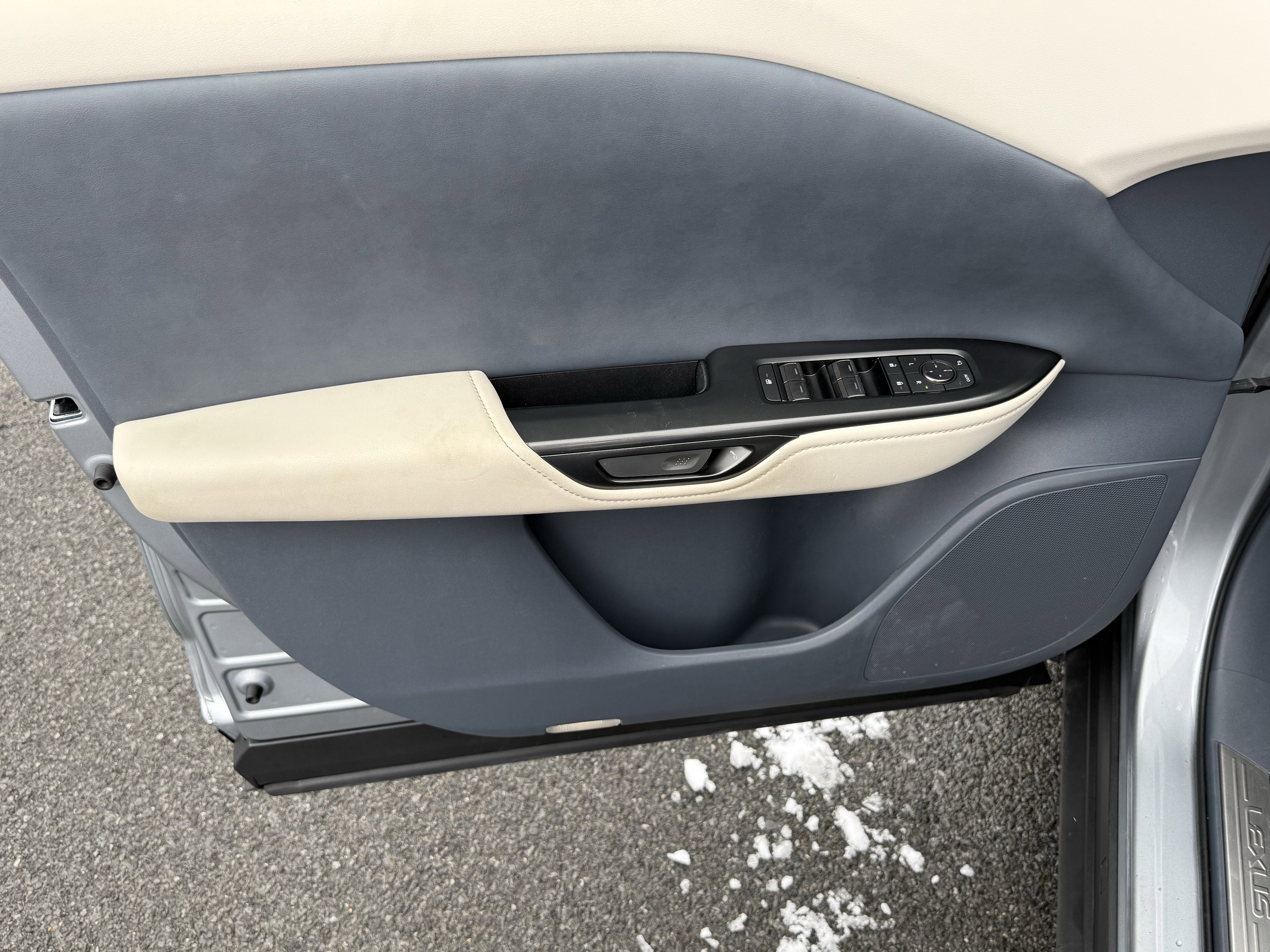 2023 Lexus RZ 450e Premium