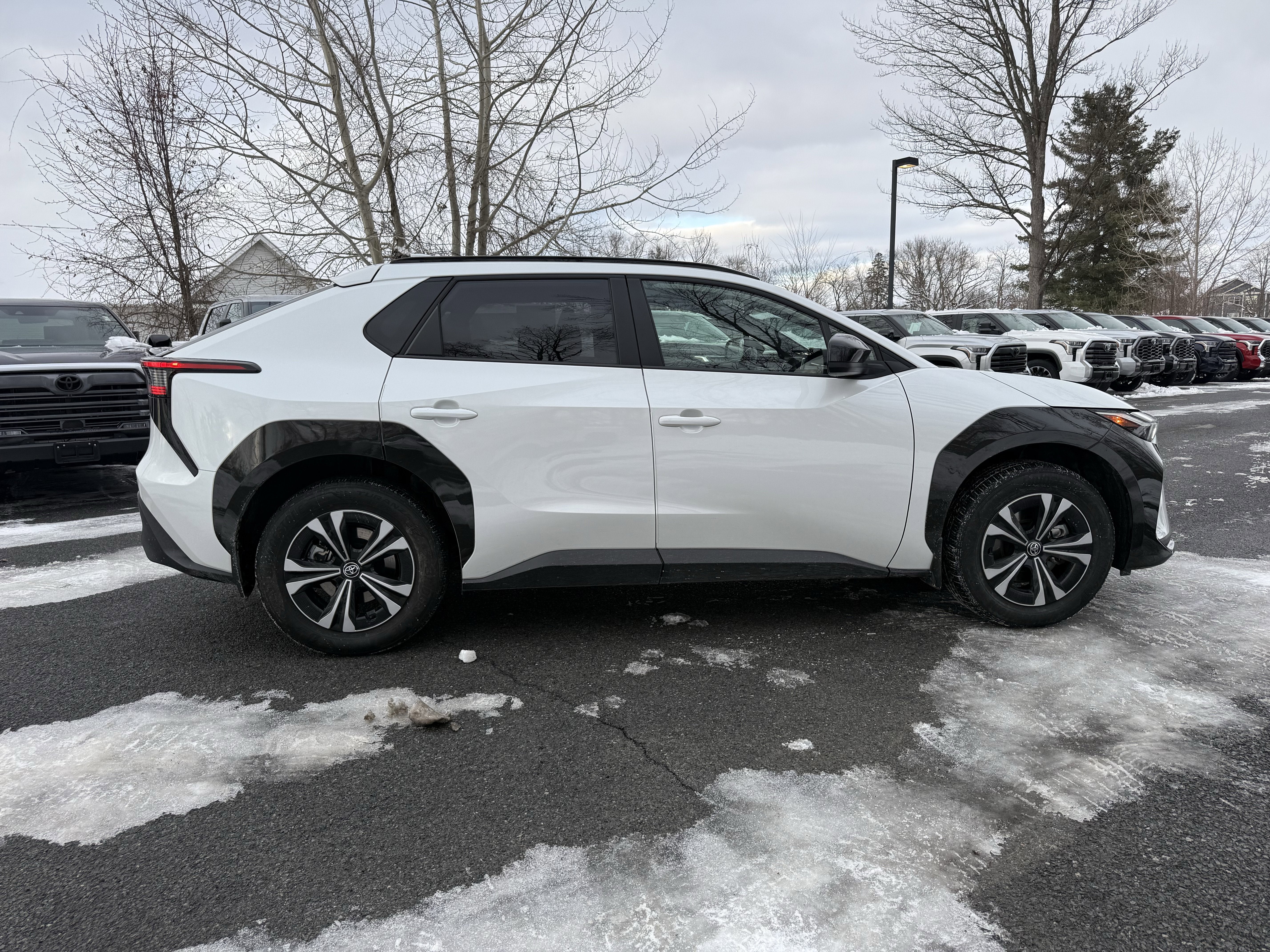 2024 Toyota bZ4X Base