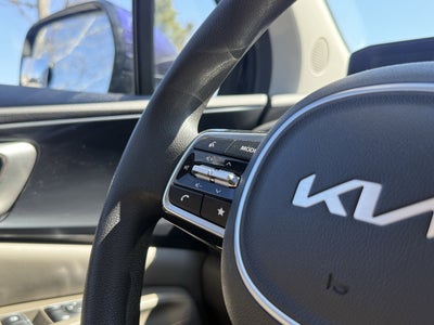 2025 Kia Carnival LX