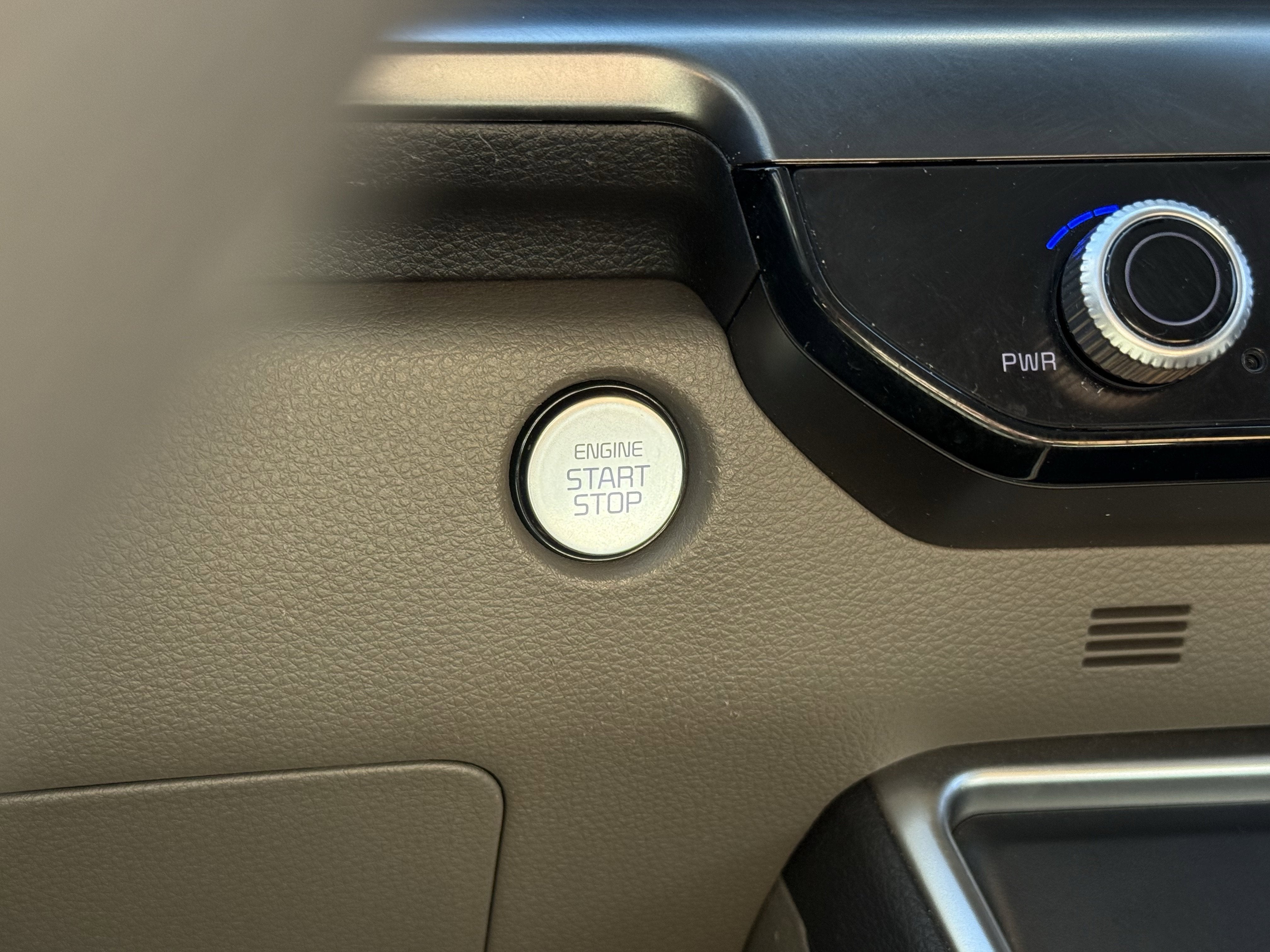 2025 Kia Carnival LX