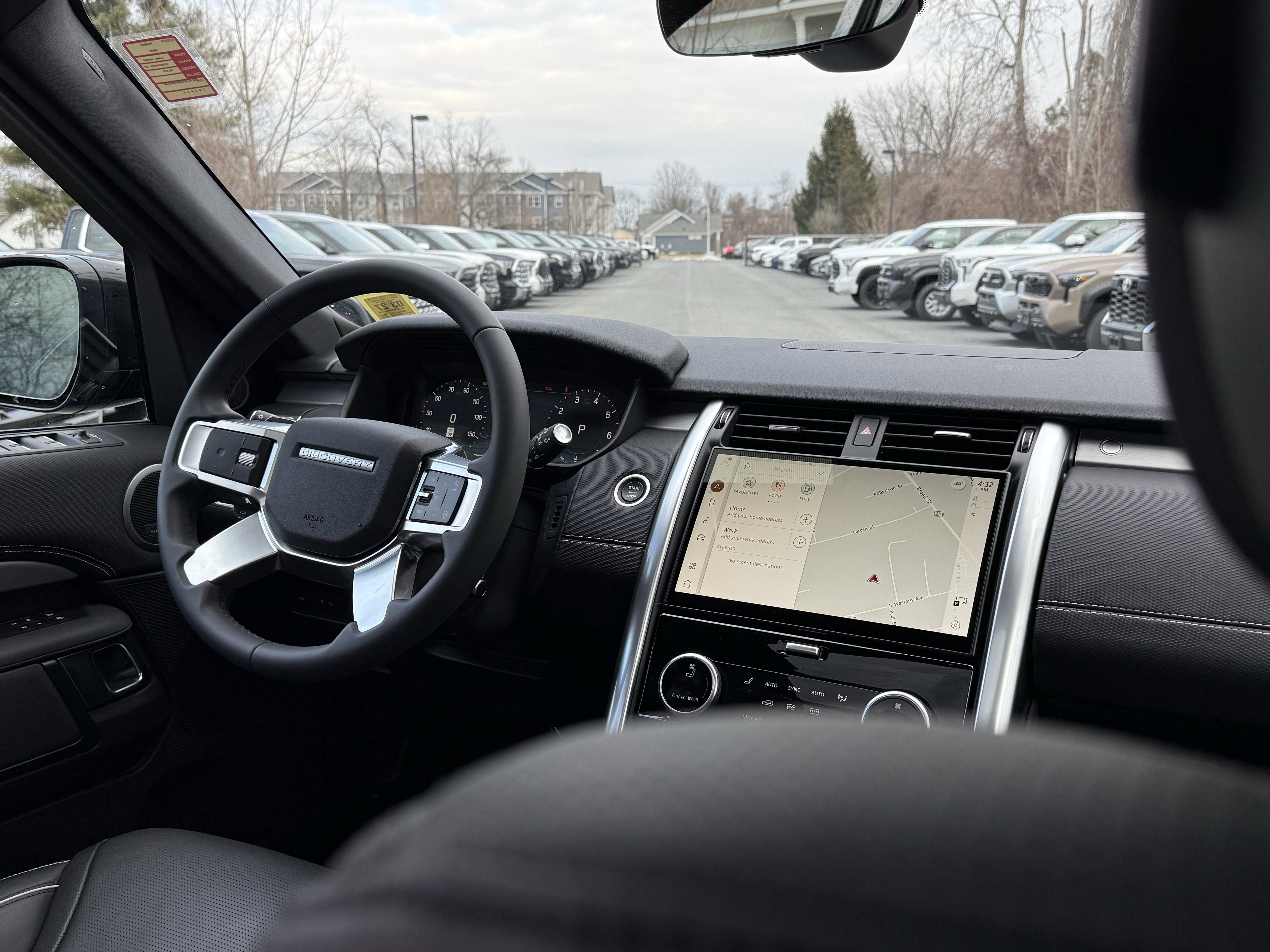 2024 Land Rover Discovery Dynamic SE