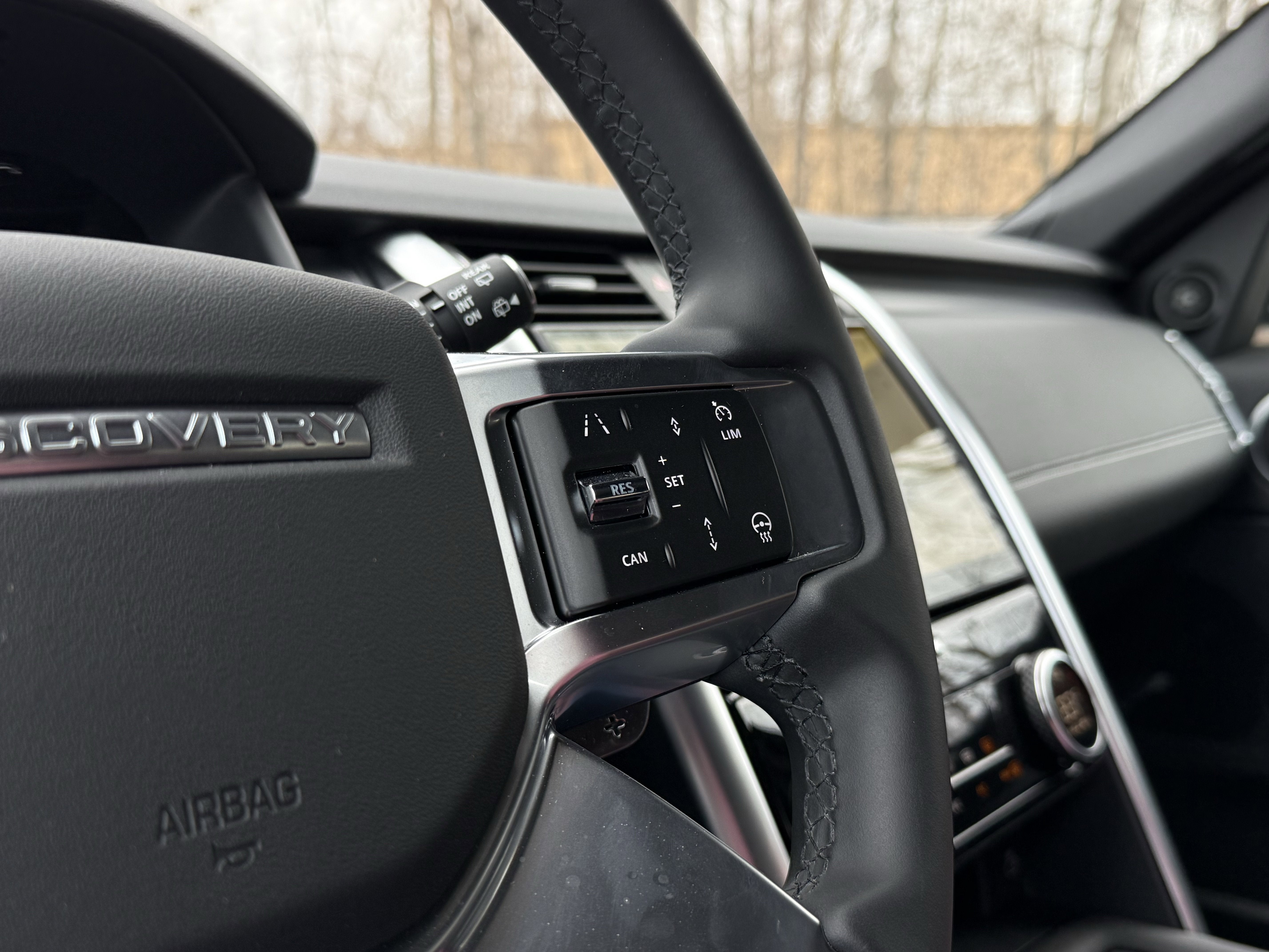 2024 Land Rover Discovery Dynamic SE