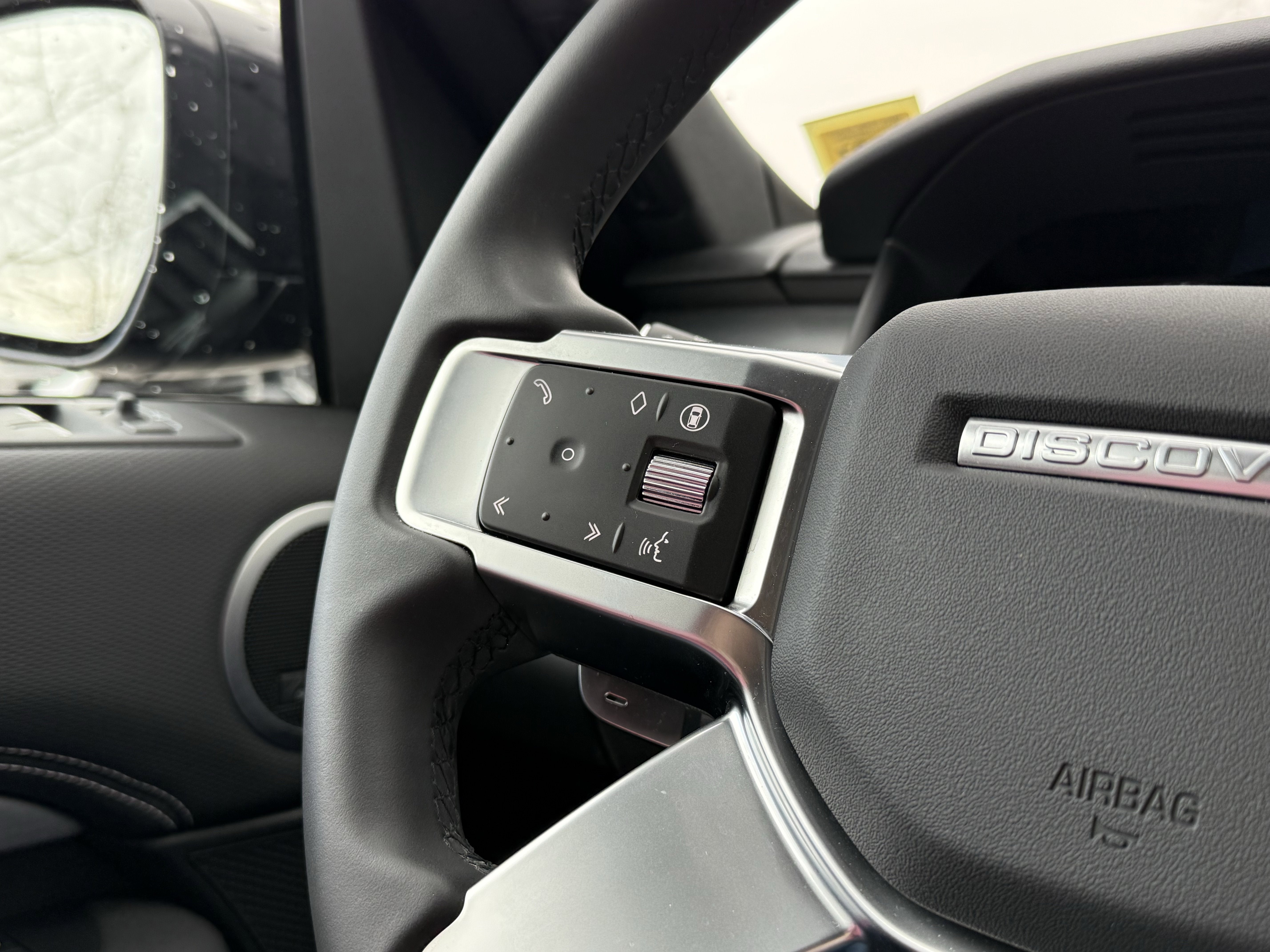 2024 Land Rover Discovery Dynamic SE