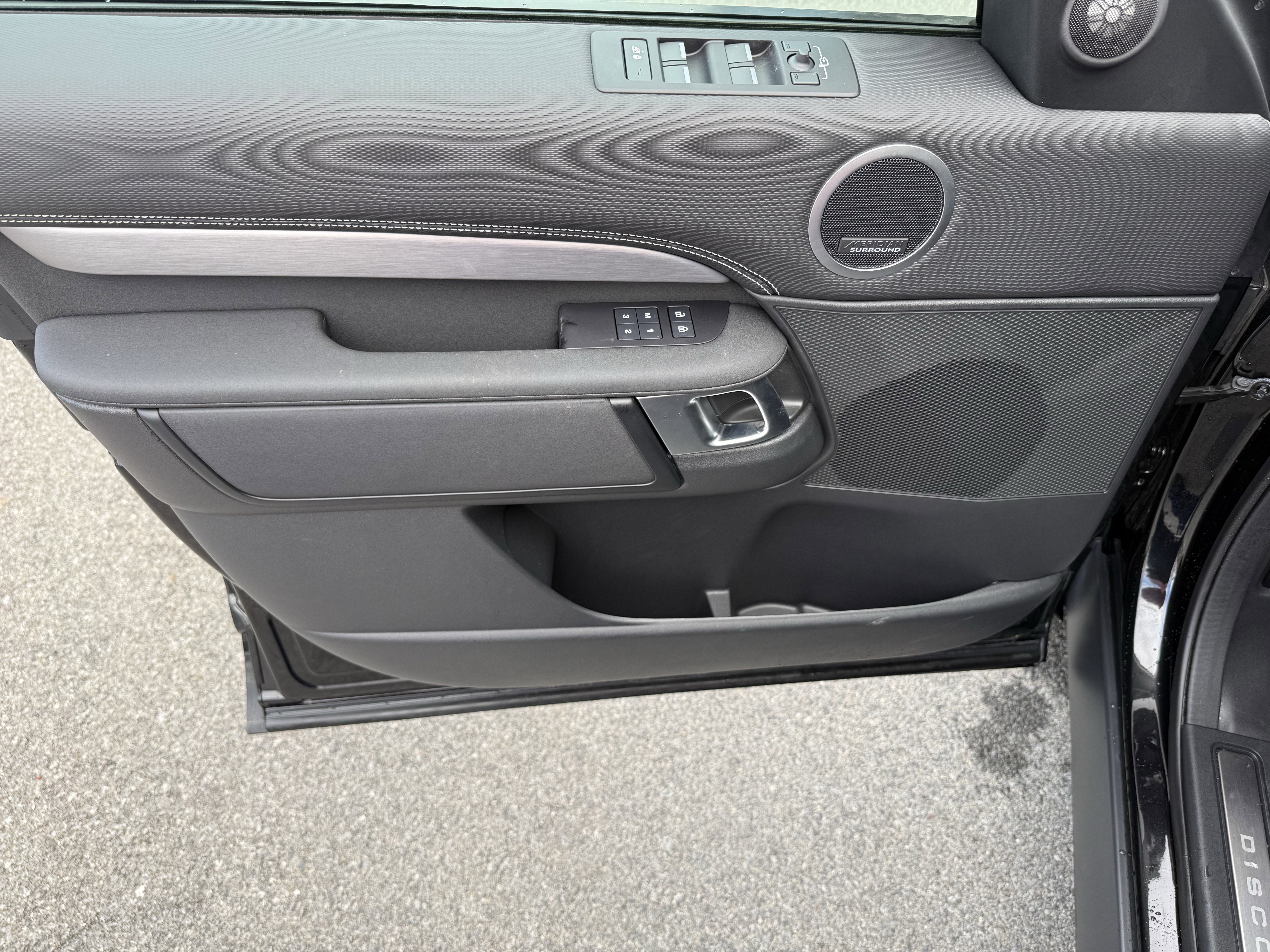 2024 Land Rover Discovery Dynamic SE