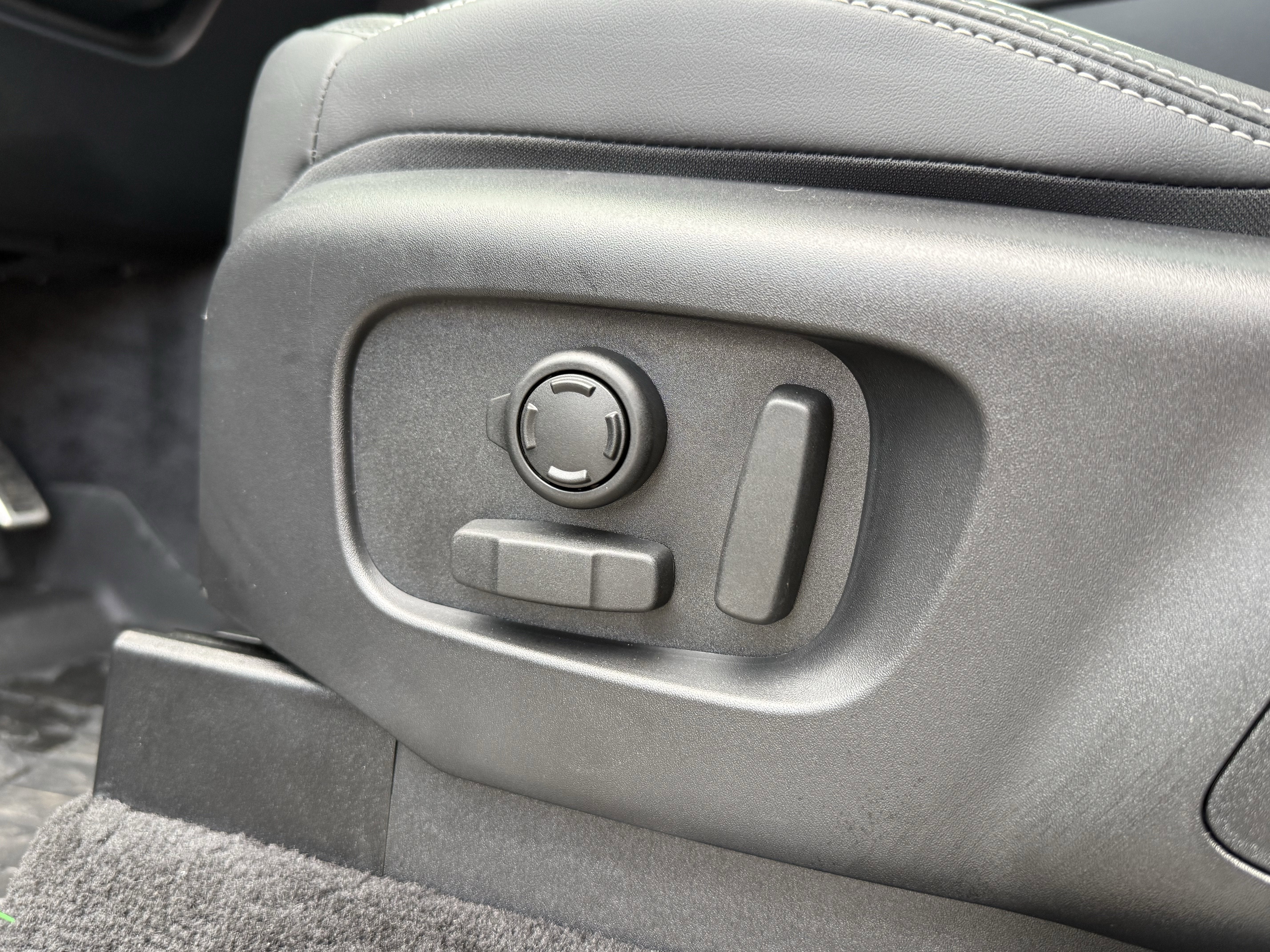 2024 Land Rover Discovery Dynamic SE