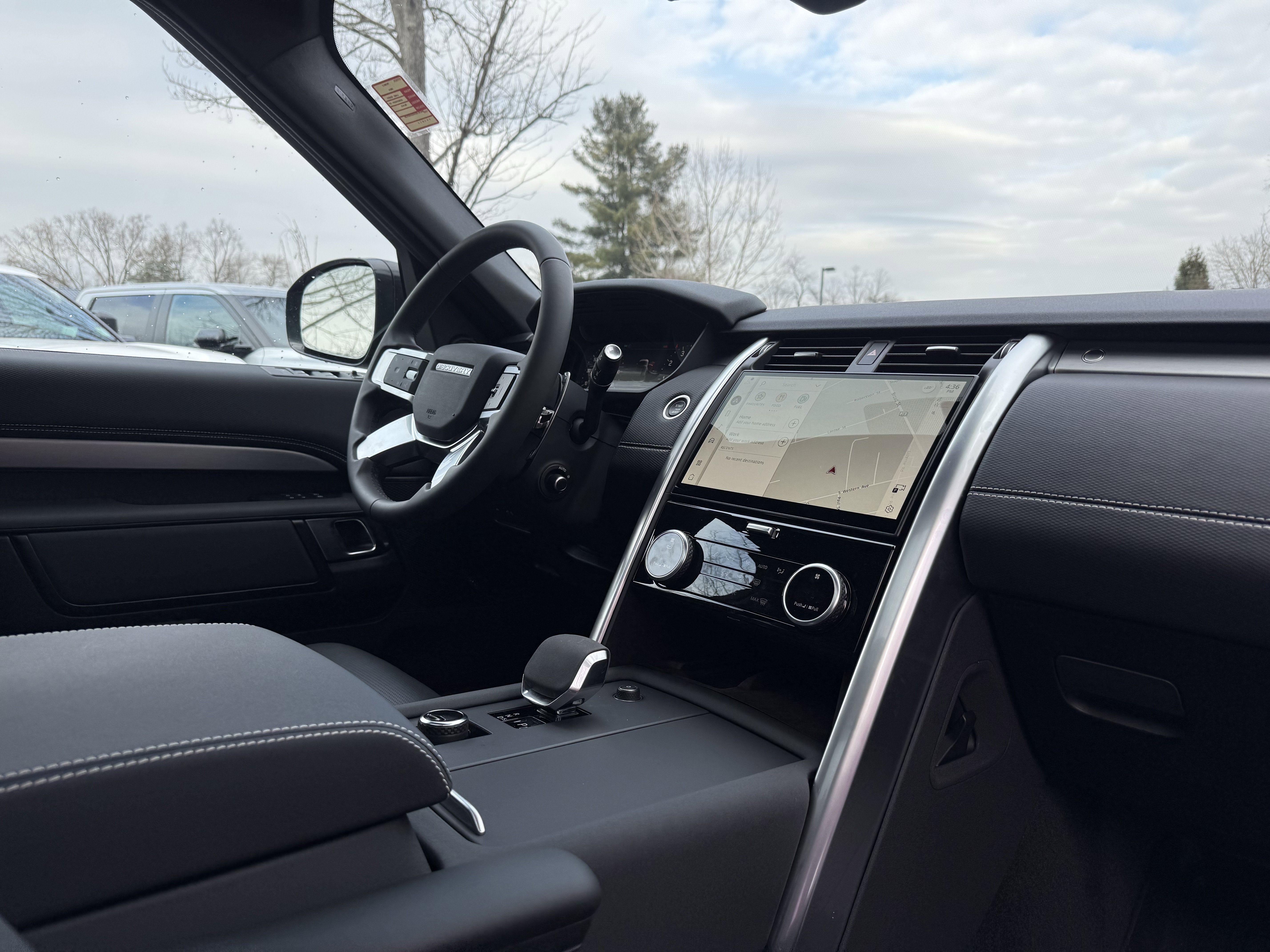 2024 Land Rover Discovery Dynamic SE