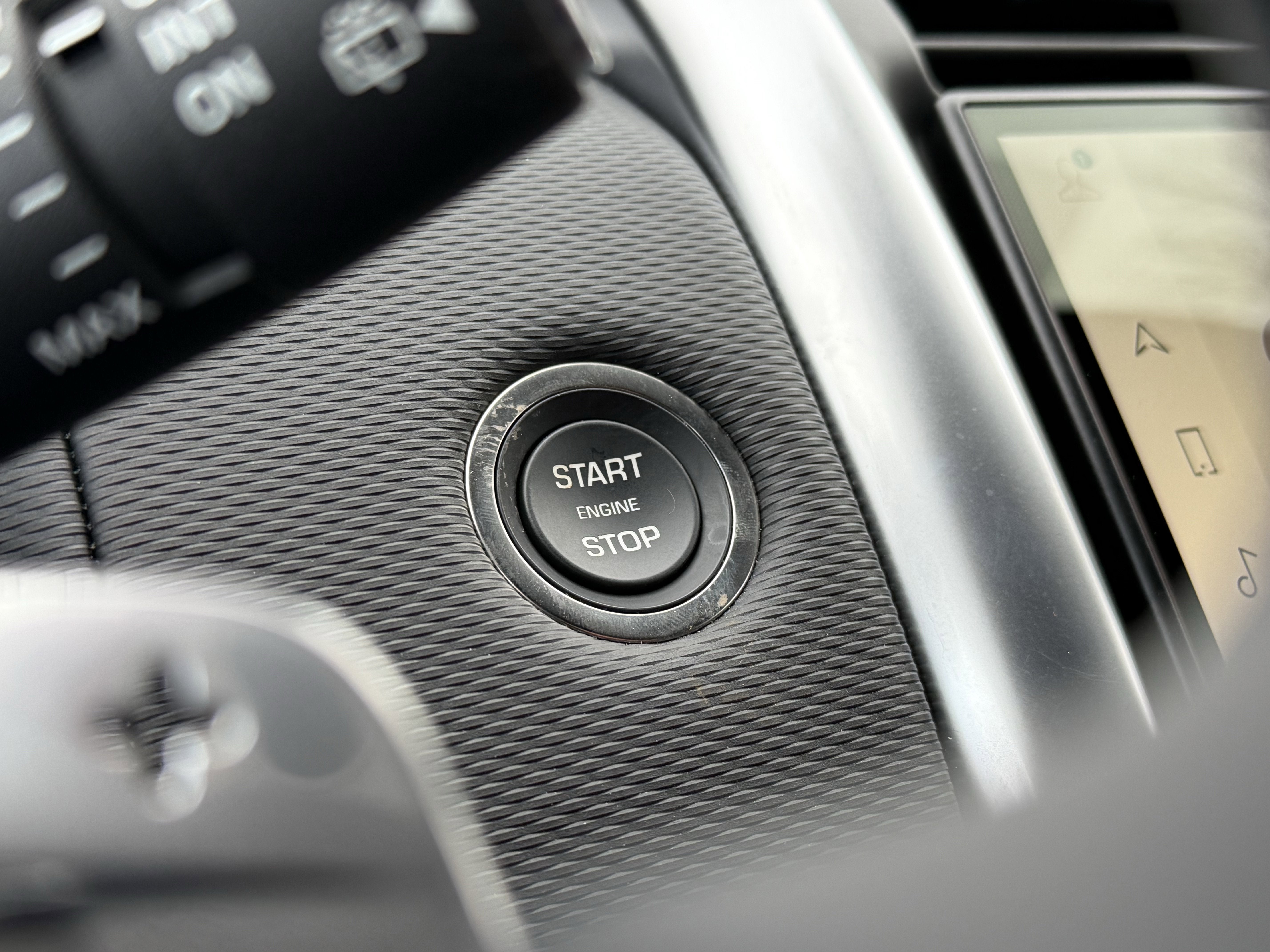 2024 Land Rover Discovery Dynamic SE