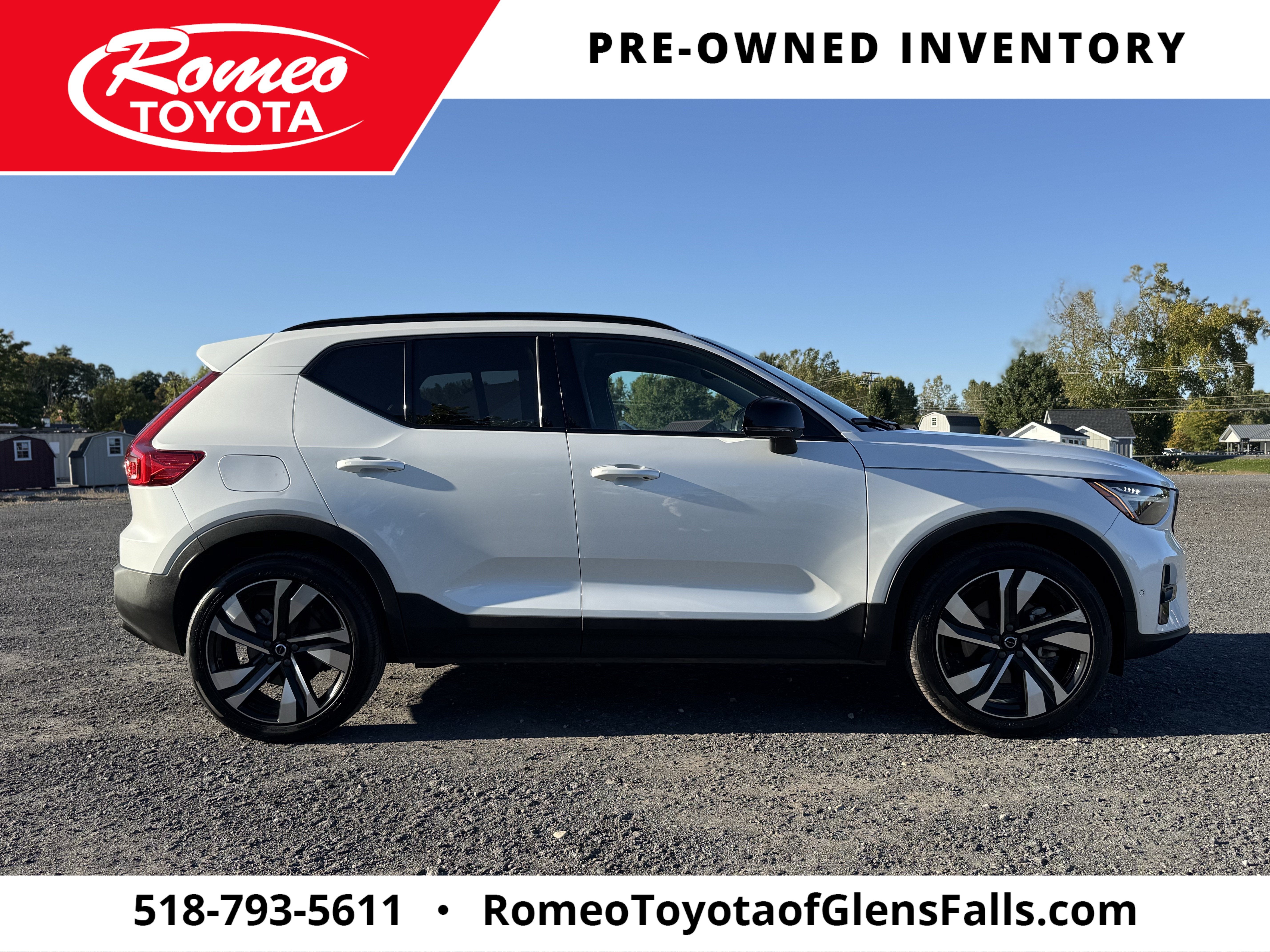2024 Volvo XC40 B5 Plus Dark Theme