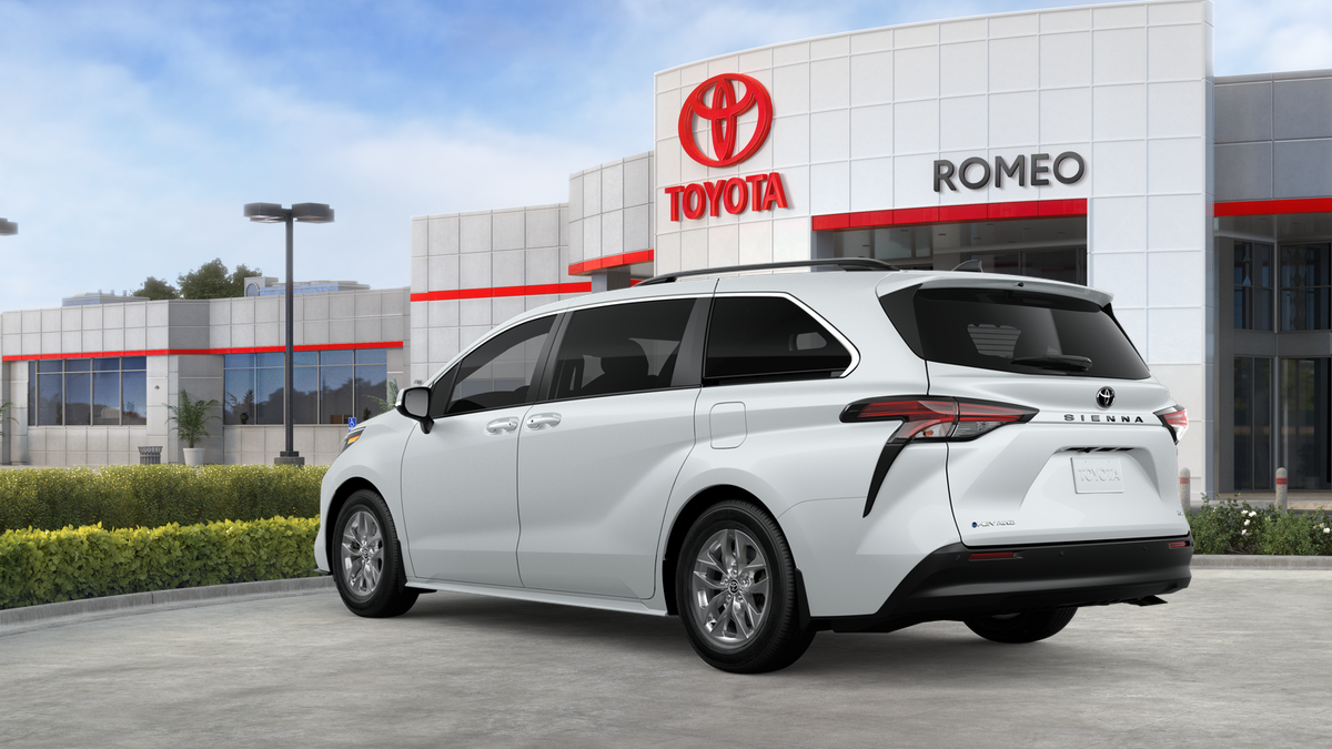 2026 Toyota Sienna XLE