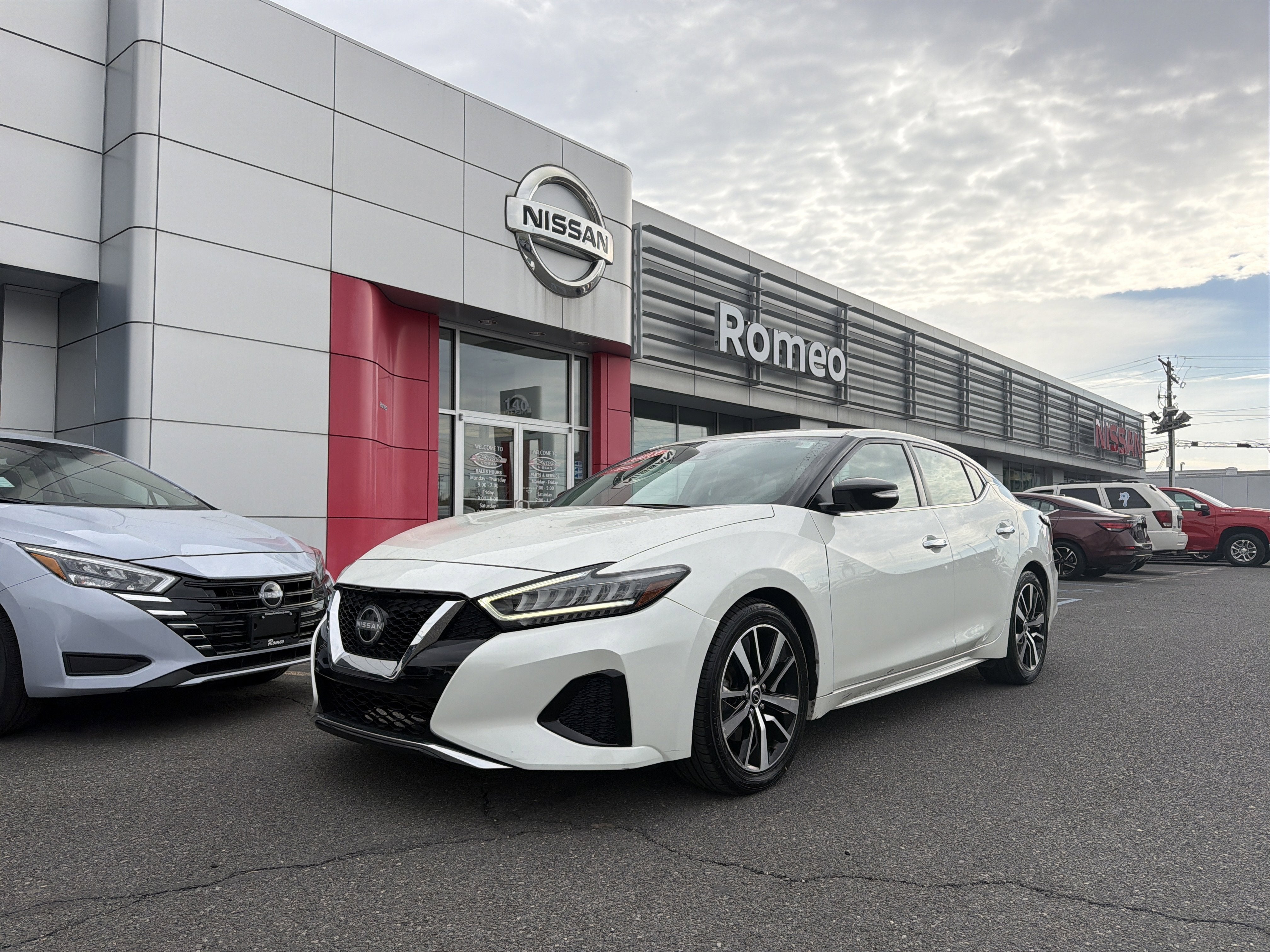 2023 Nissan Maxima SV