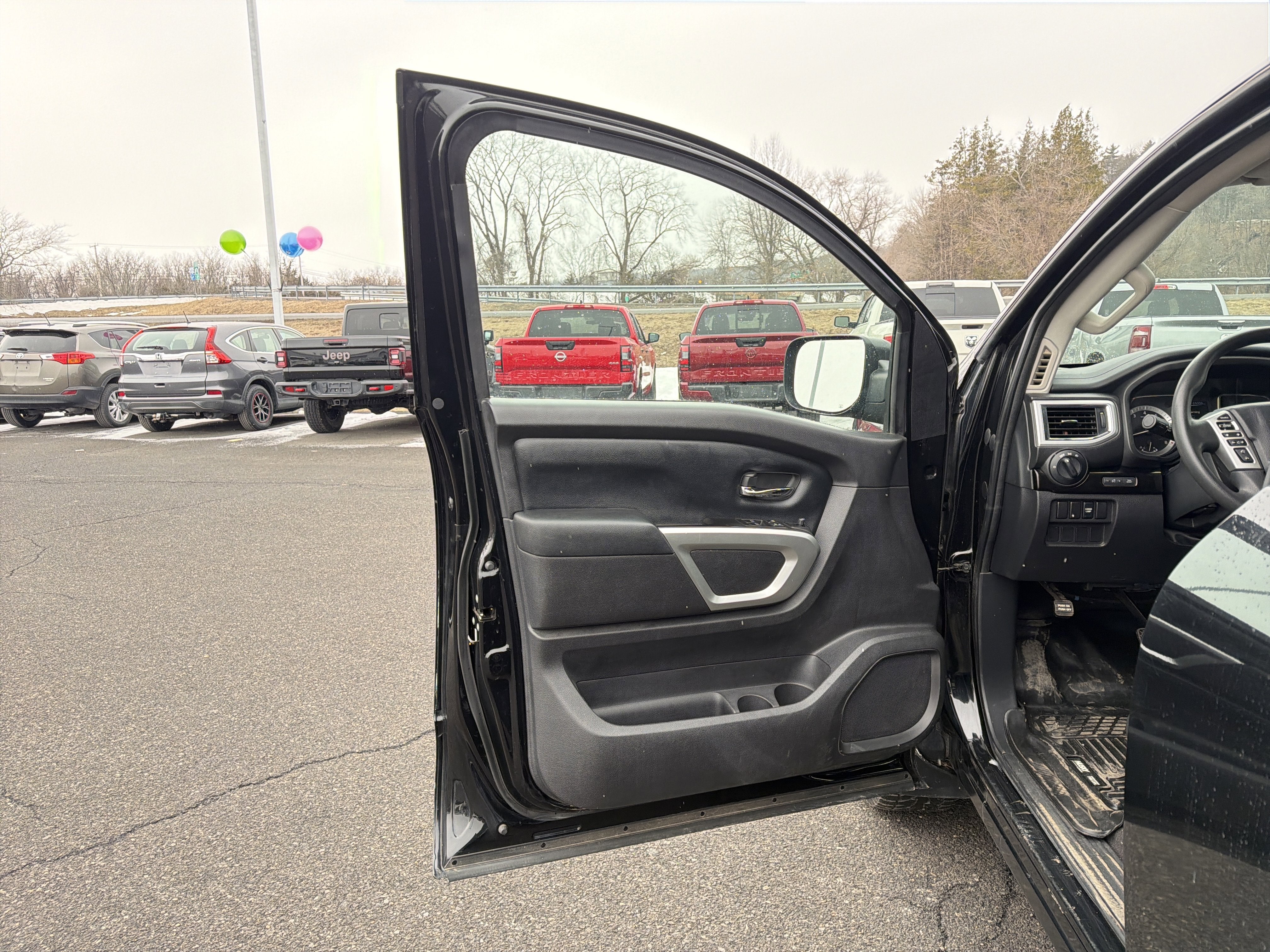 2017 Nissan Titan SV