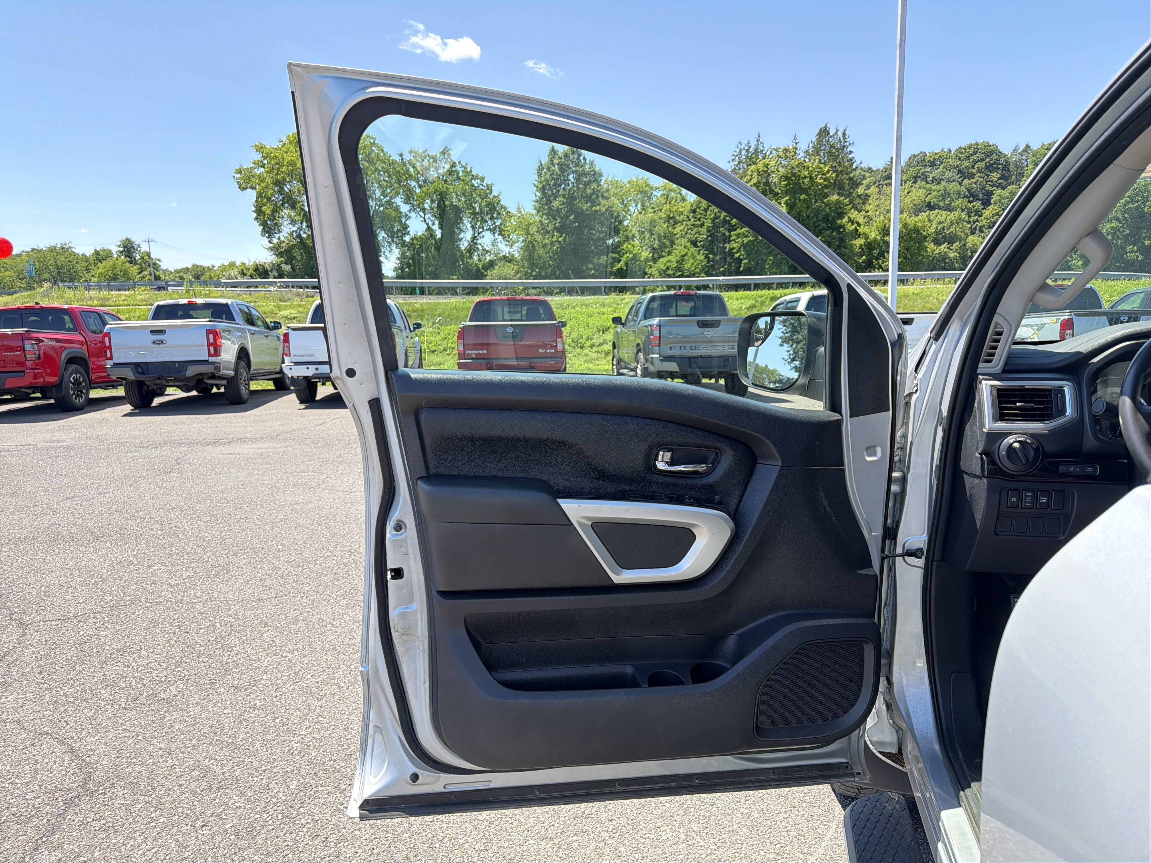 2017 Nissan Titan SV