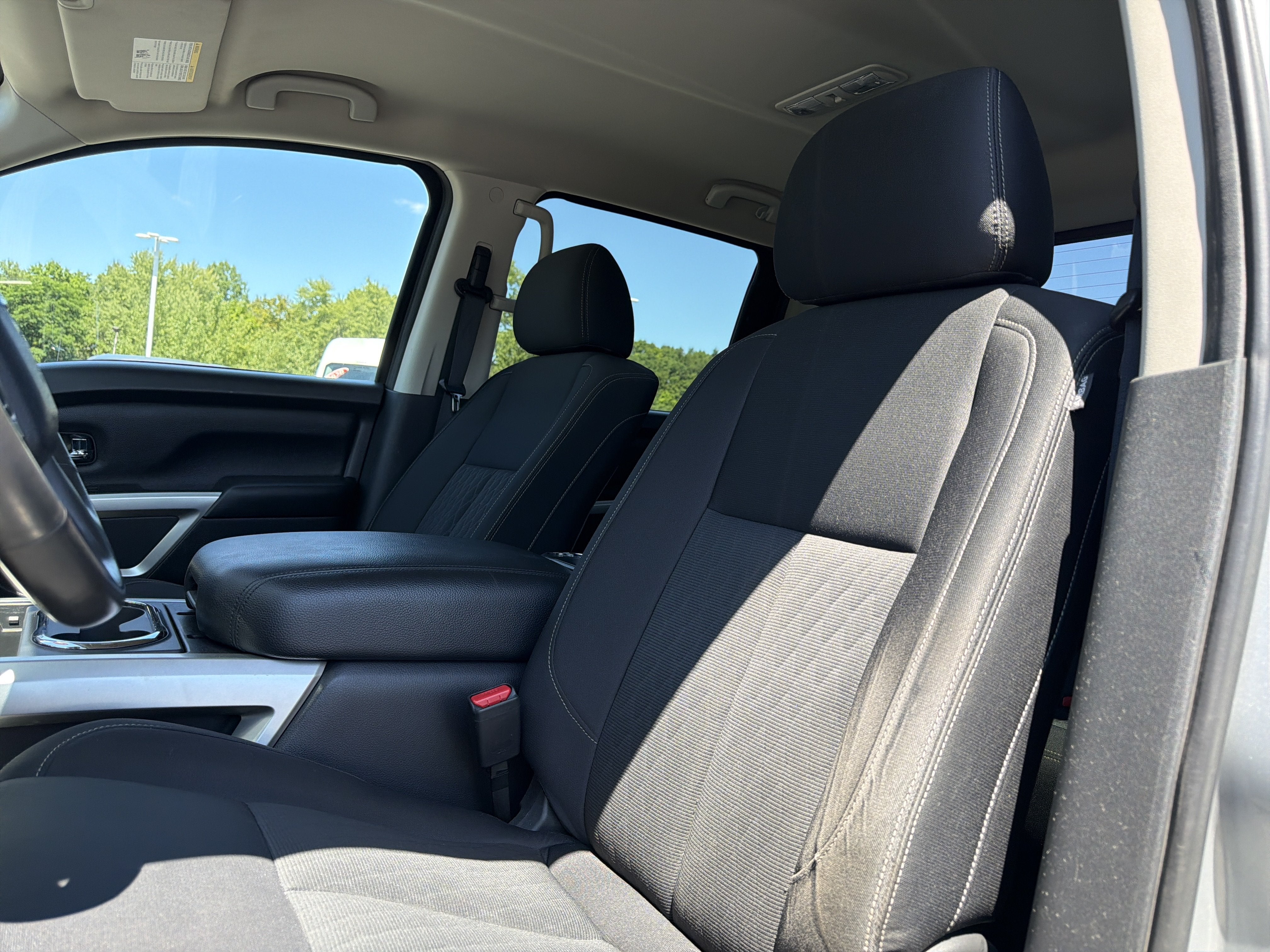 2017 Nissan Titan SV