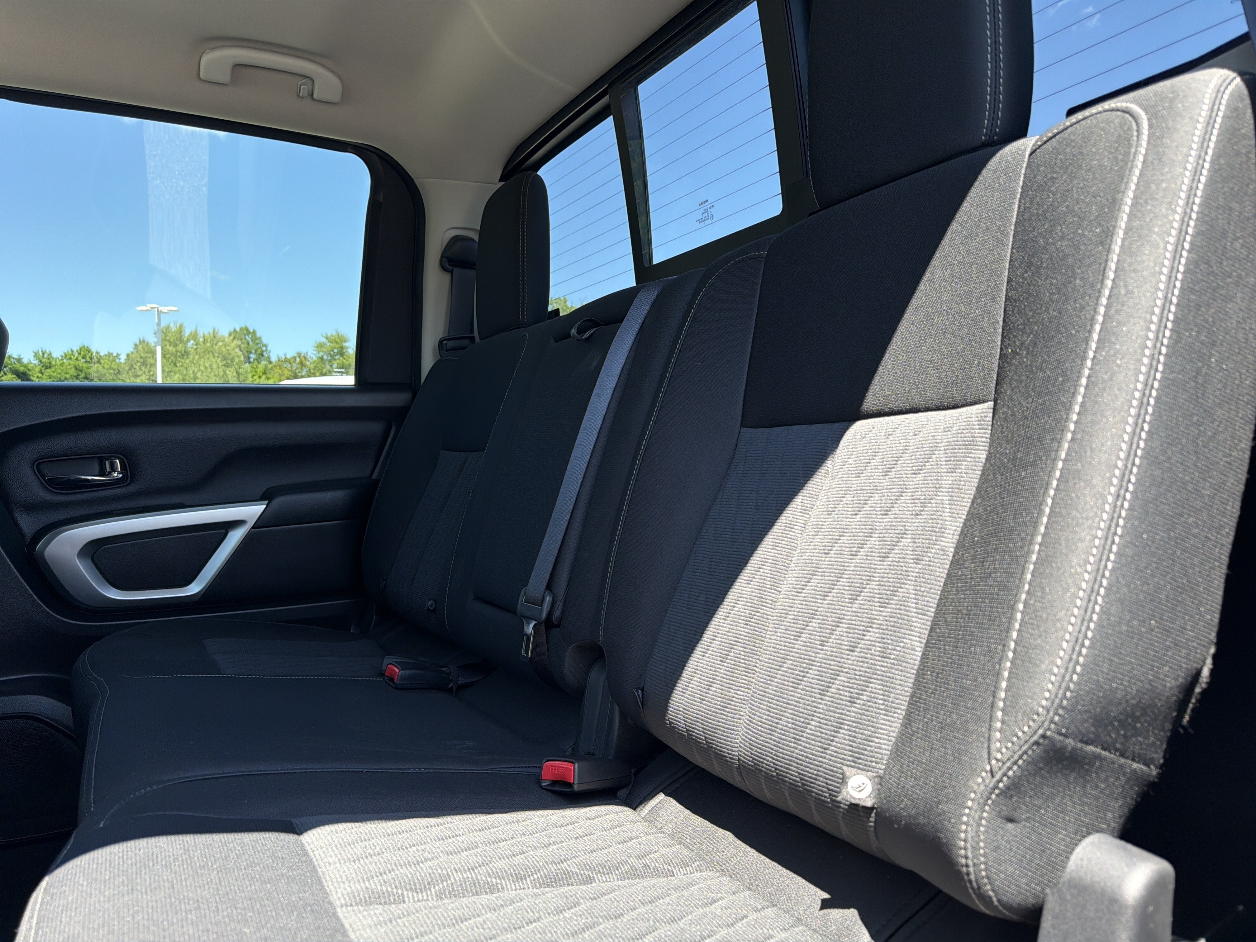 2017 Nissan Titan SV