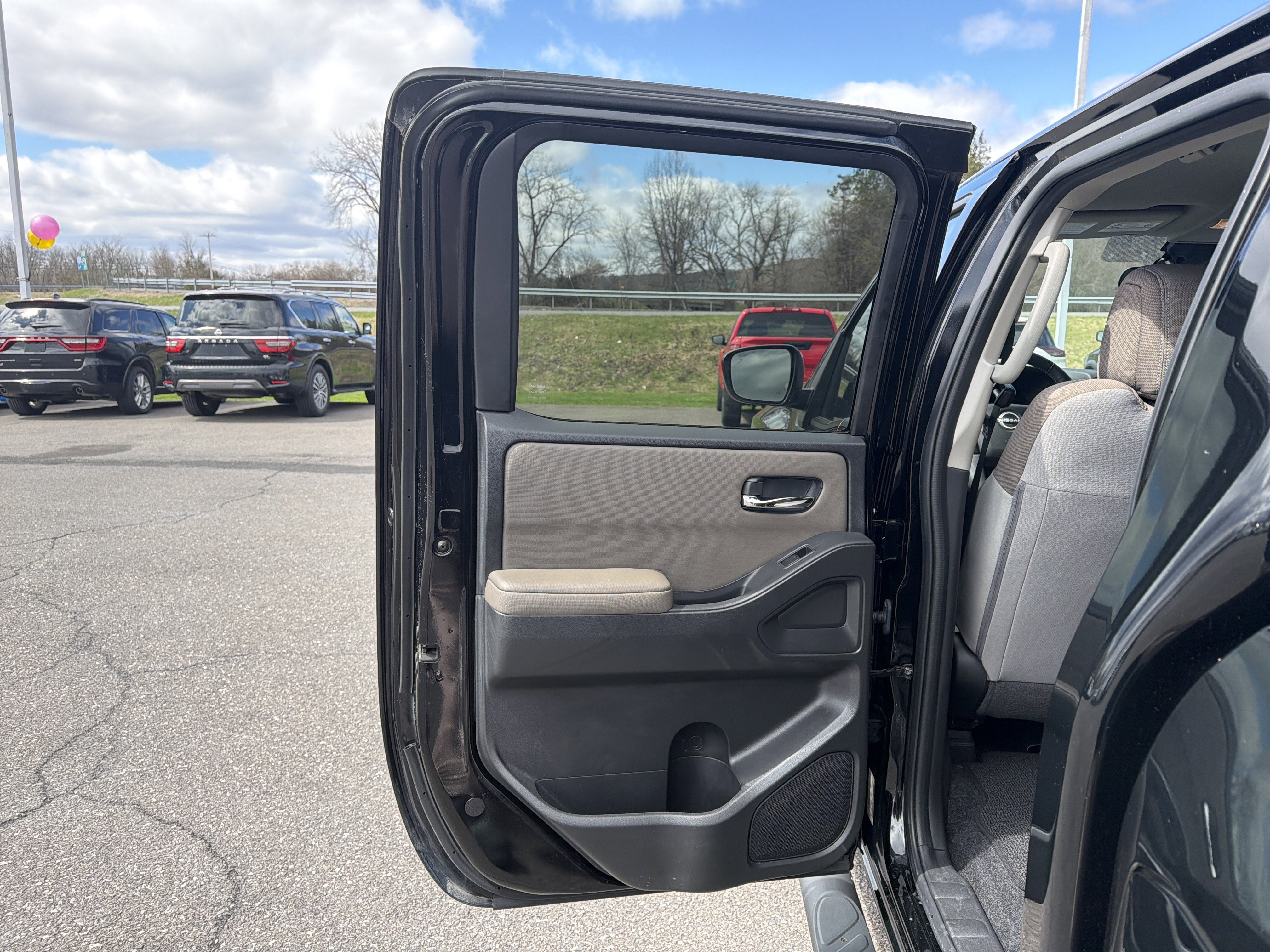 2023 Nissan Frontier SV