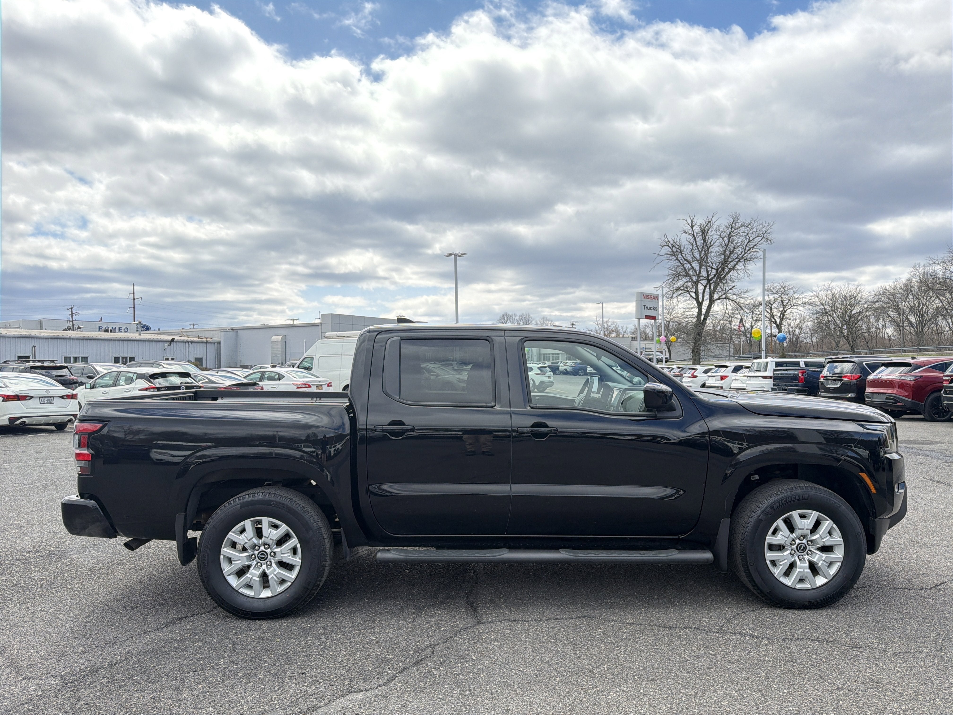 2023 Nissan Frontier SV