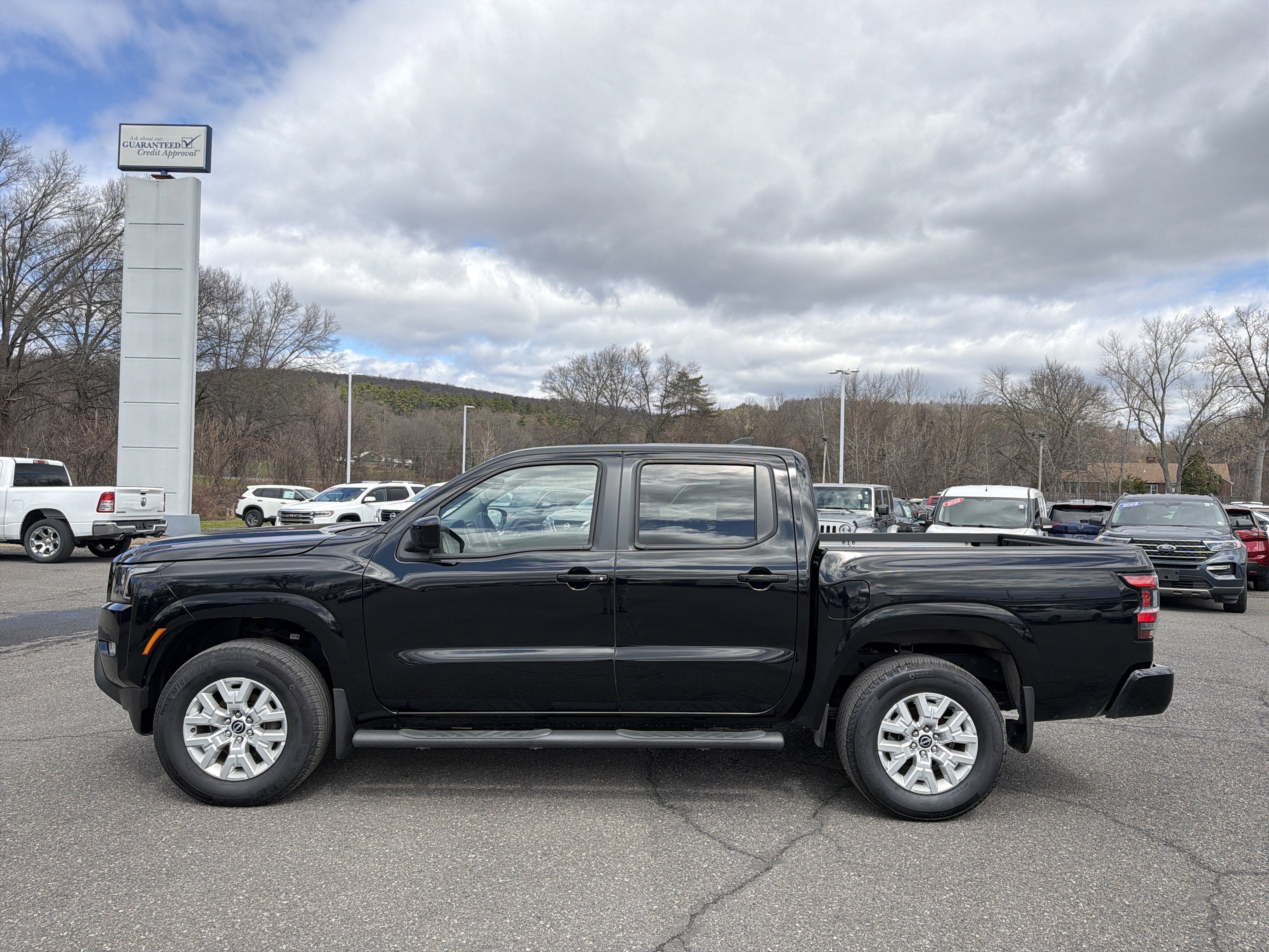 2023 Nissan Frontier SV