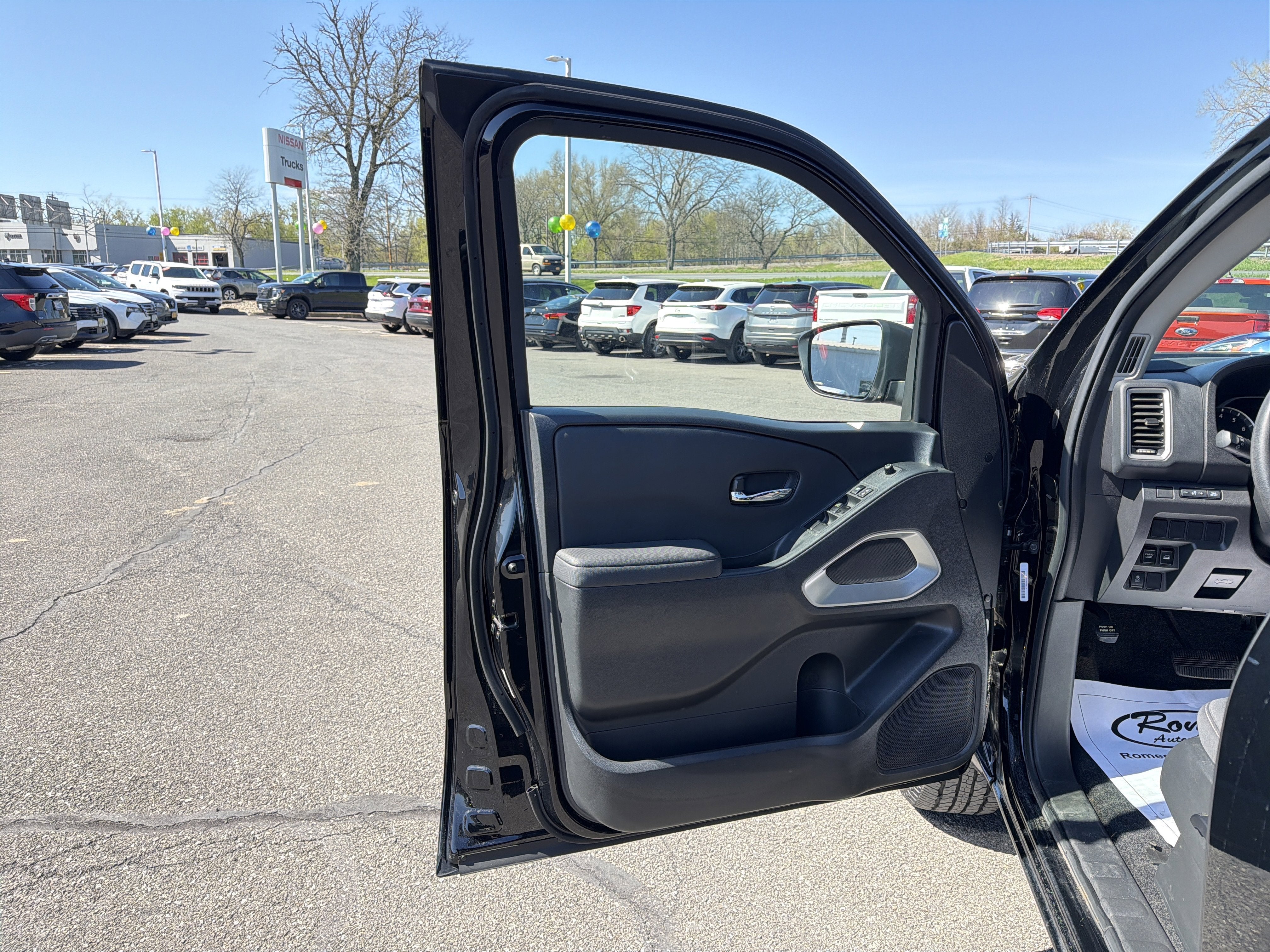 2024 Nissan Frontier SV