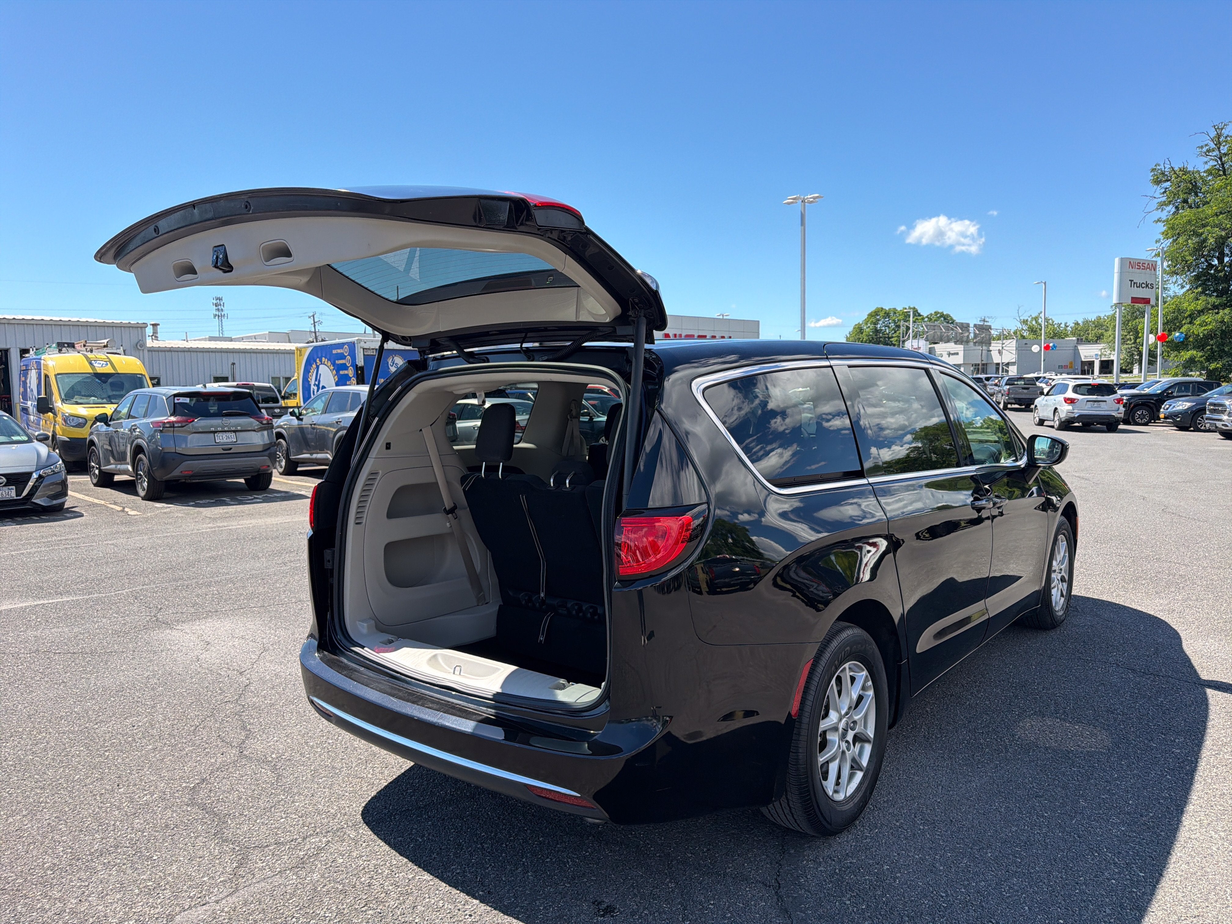 2024 Chrysler Voyager LX